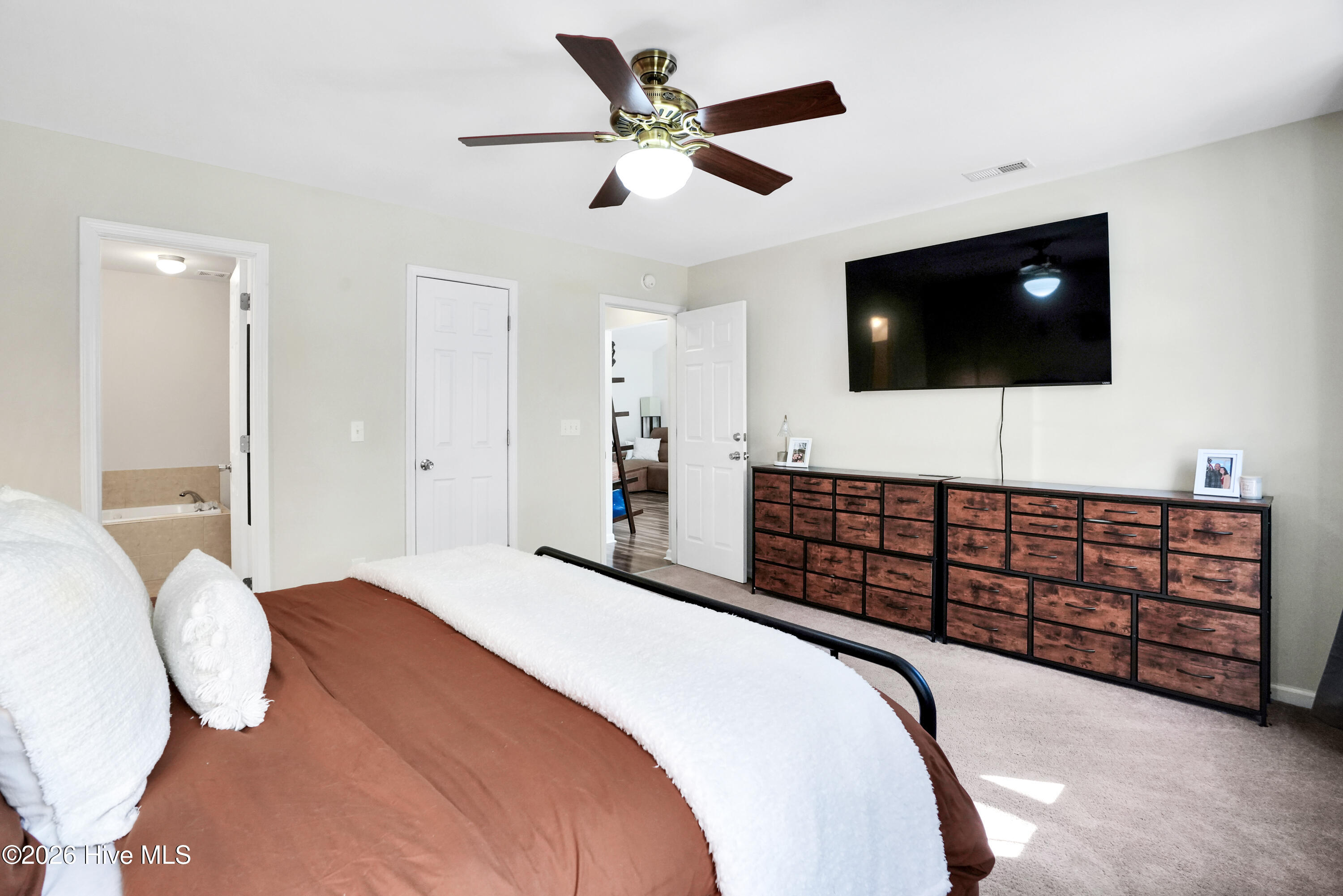 100555387 | Photo 22