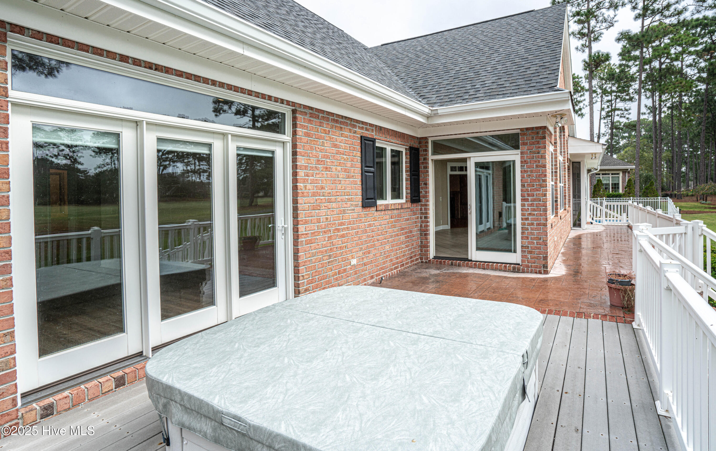 100530810 | Photo 48