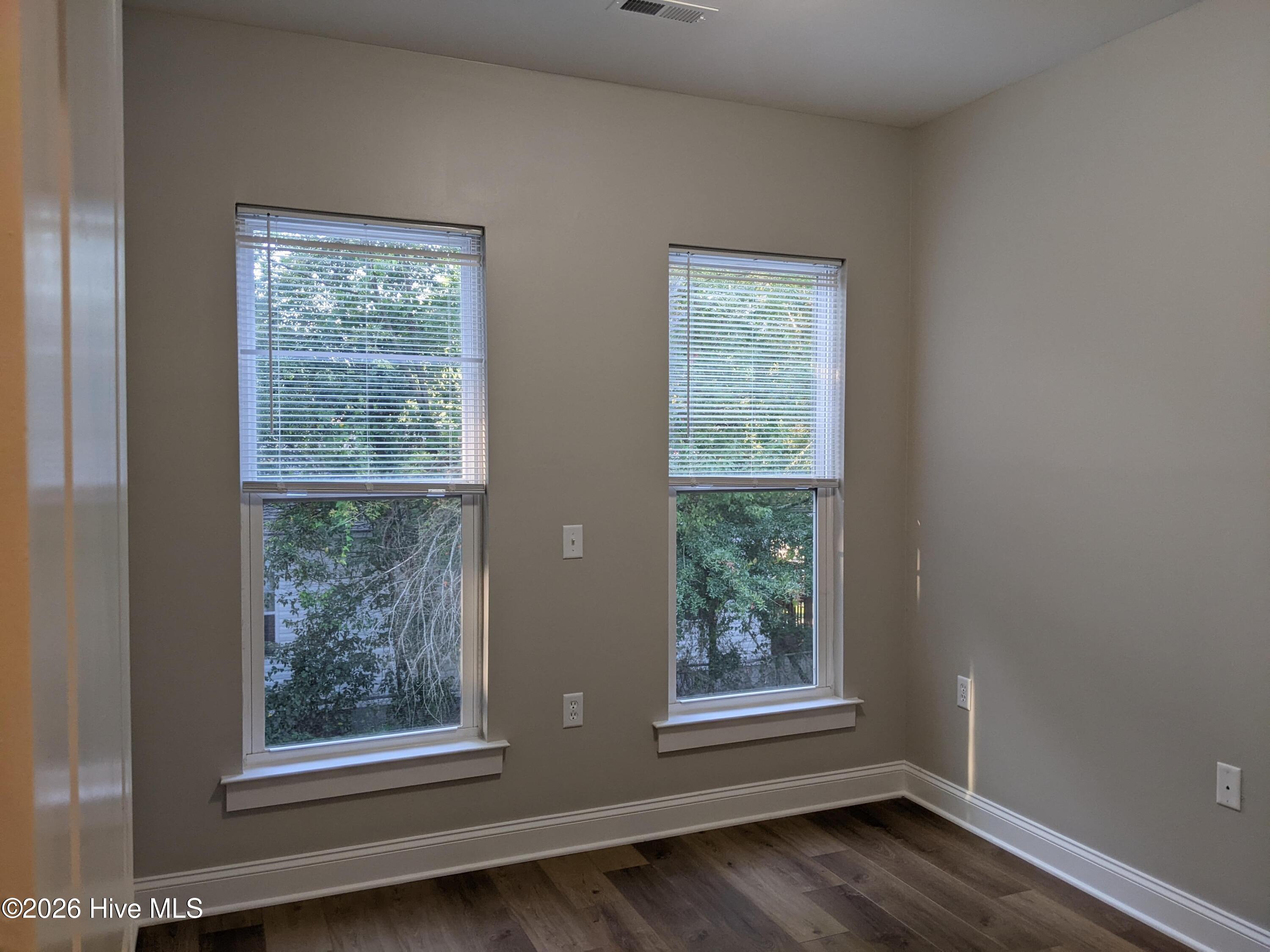 100556319 | Photo 13