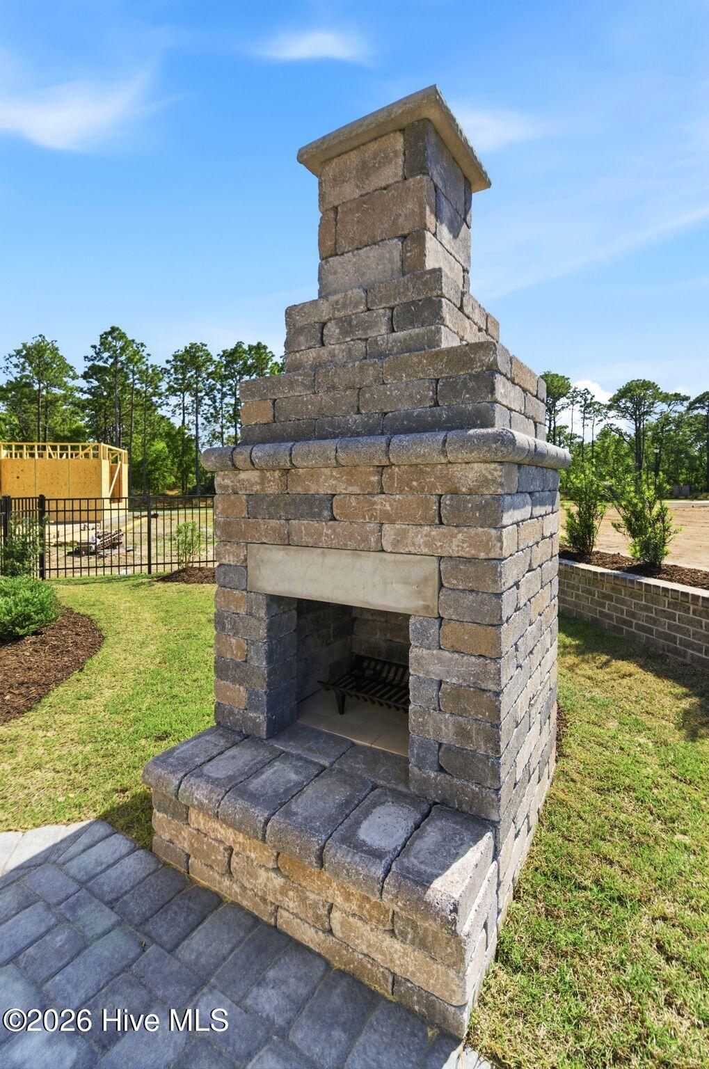 100570119 | Photo 64