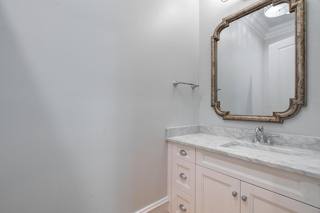 1/2 Bathroom