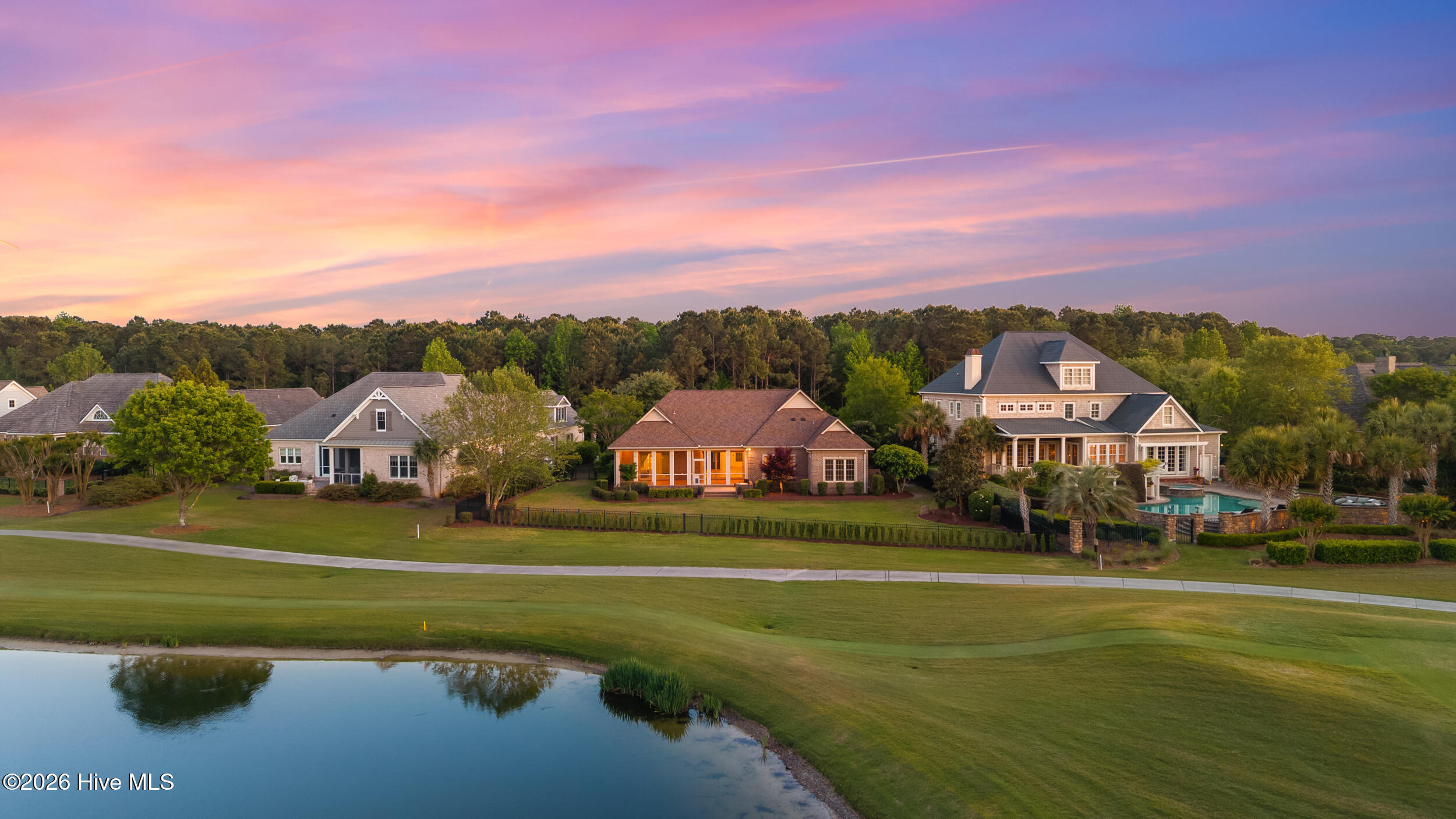 100567857 | Photo 41