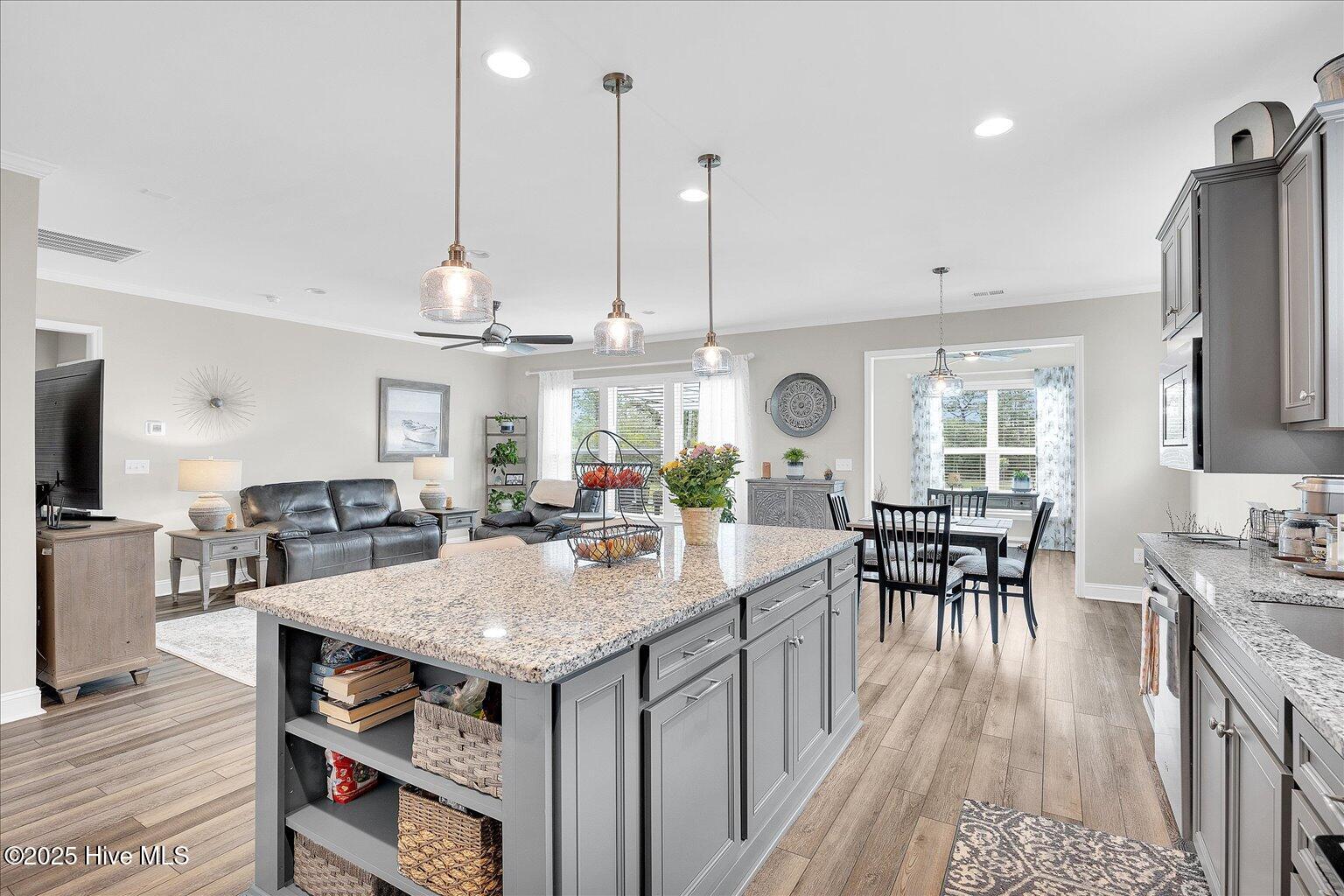 100509338 | Photo 13