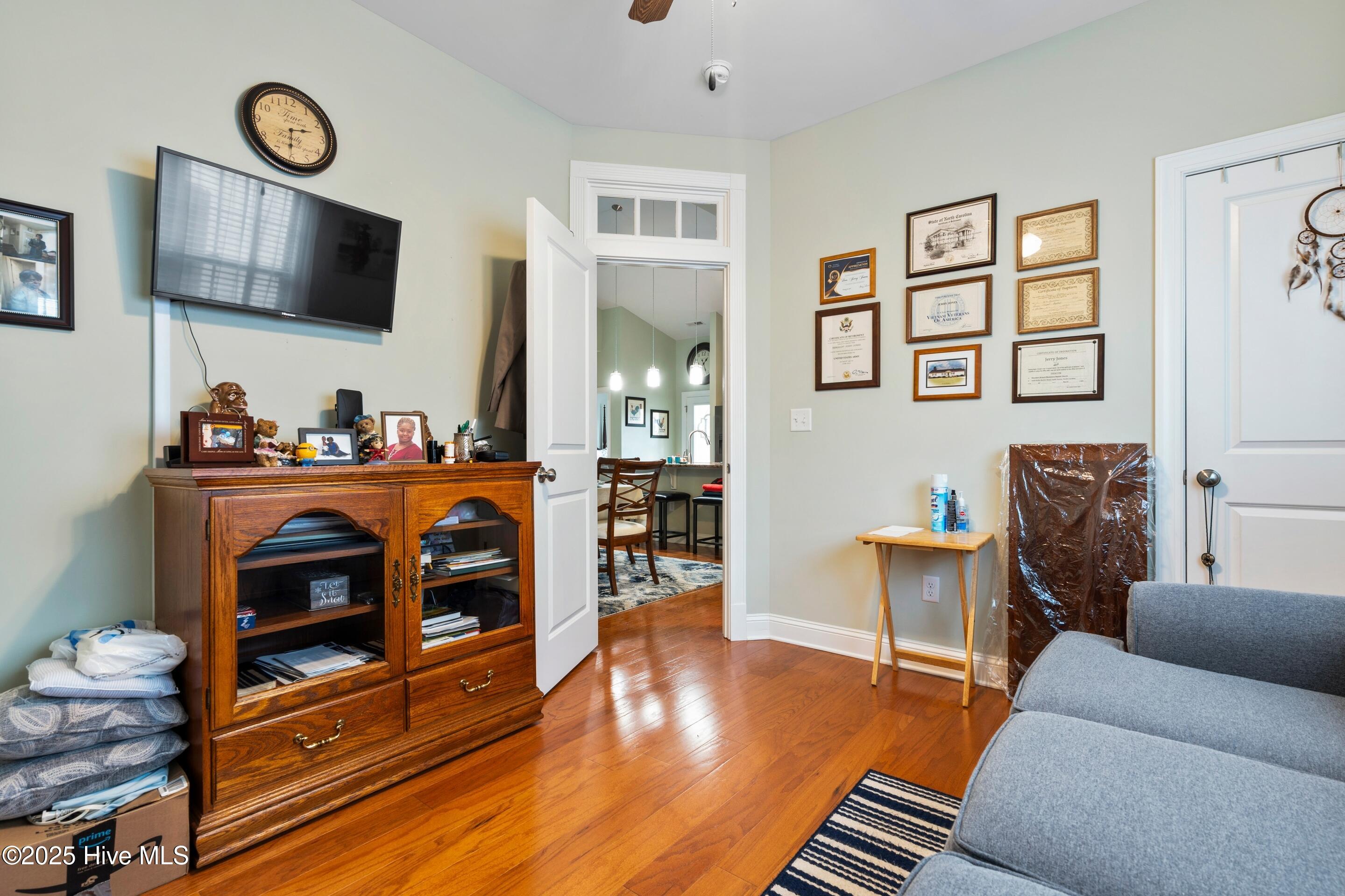 100512963 | Photo 32