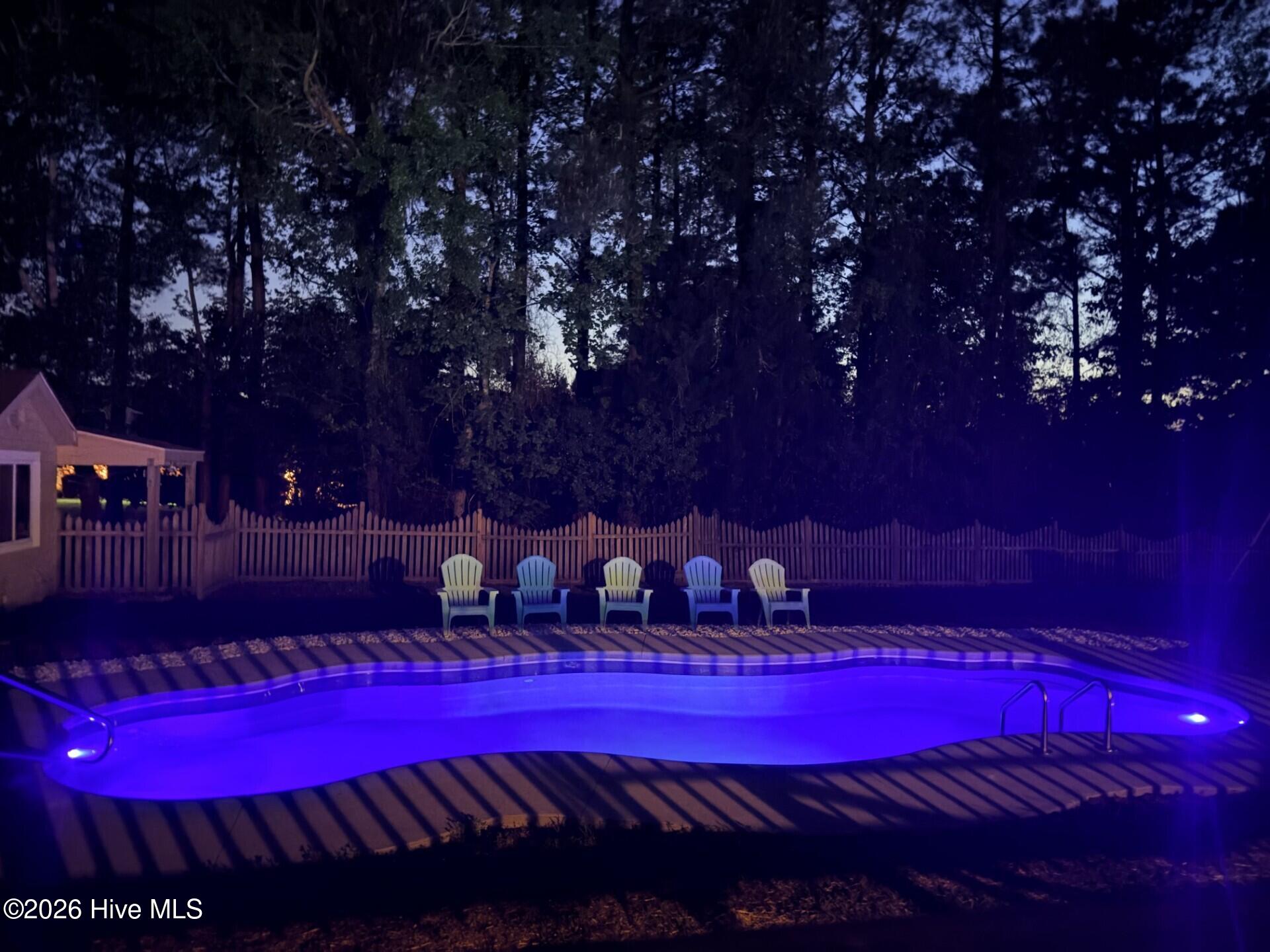 100570144 | Photo 53