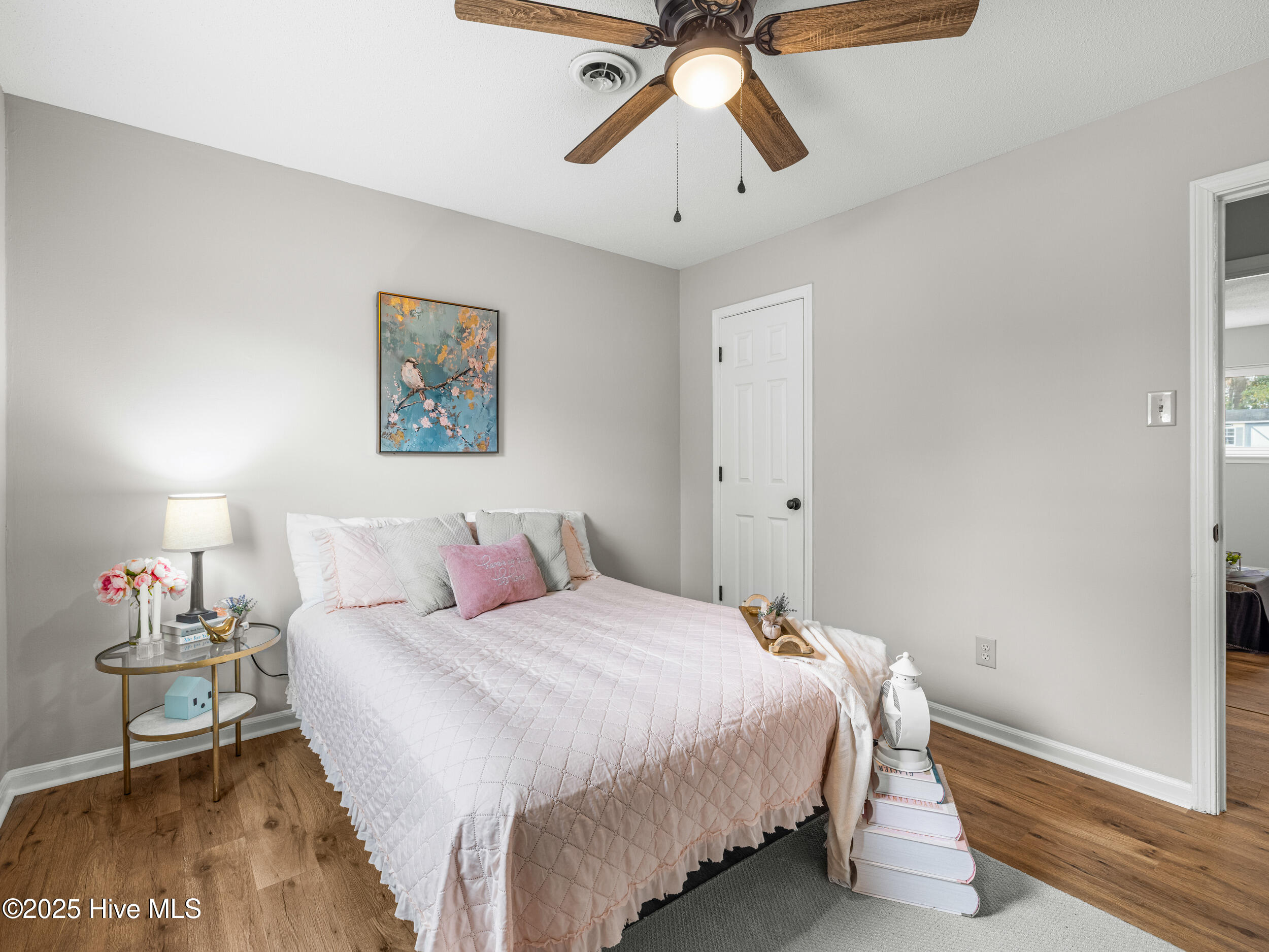 100546009 | Photo 39