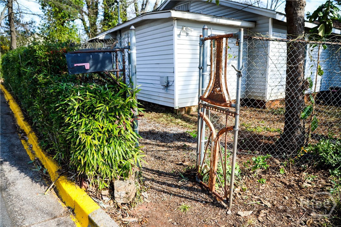 1398 Hancock Avenue W