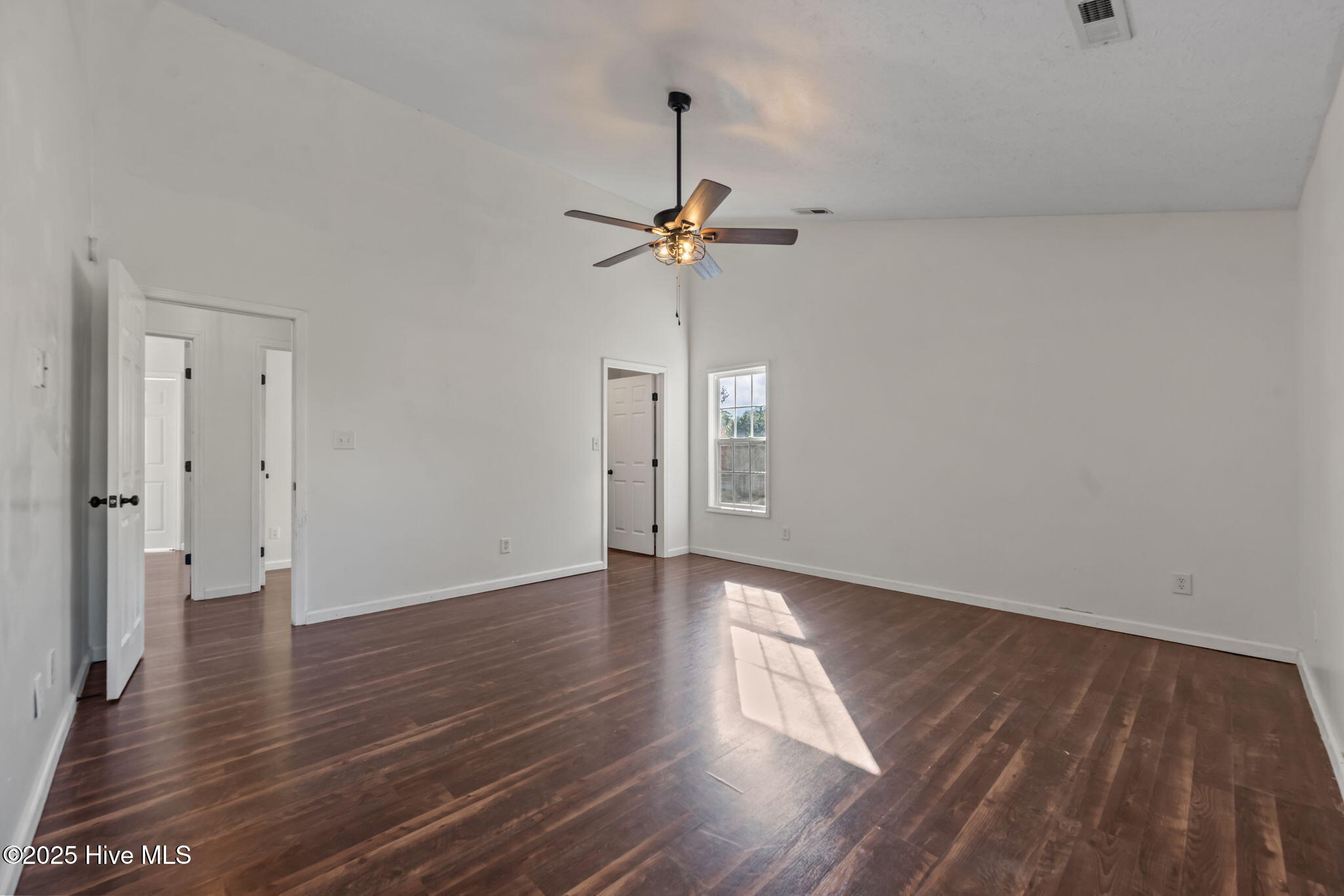 100546746 | Photo 26