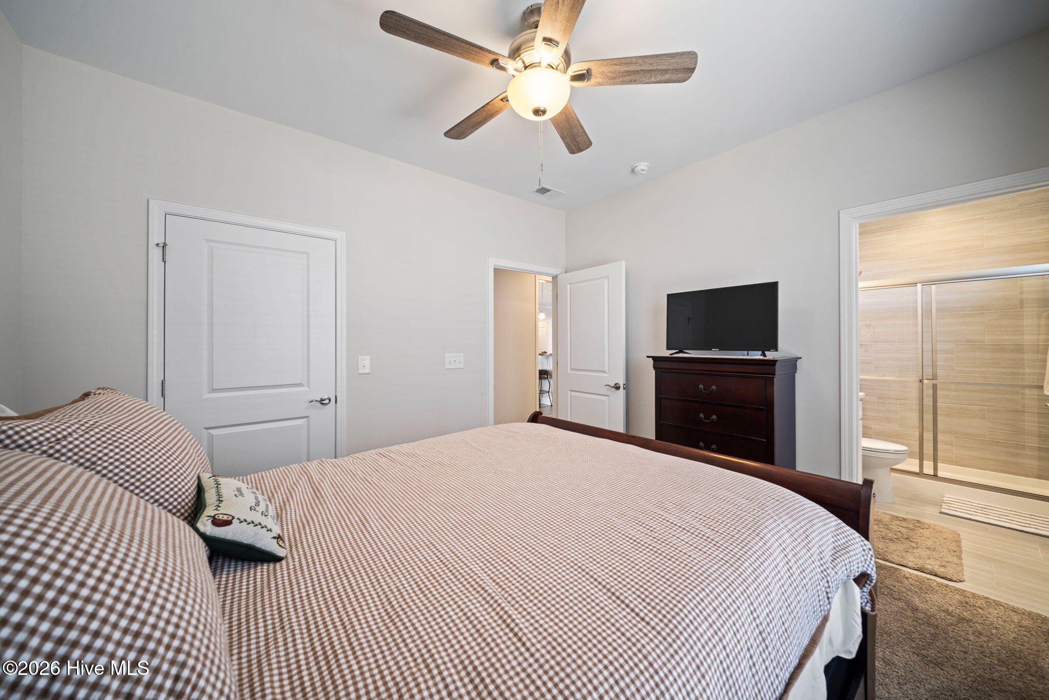 100564414 | Photo 38