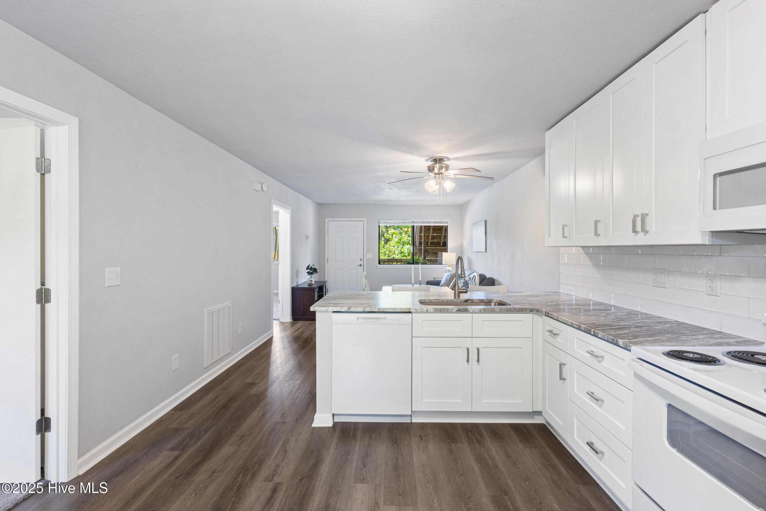 522 S Kerr Avenue, Wilmington, NC 28403 – photo 10: Kitchen