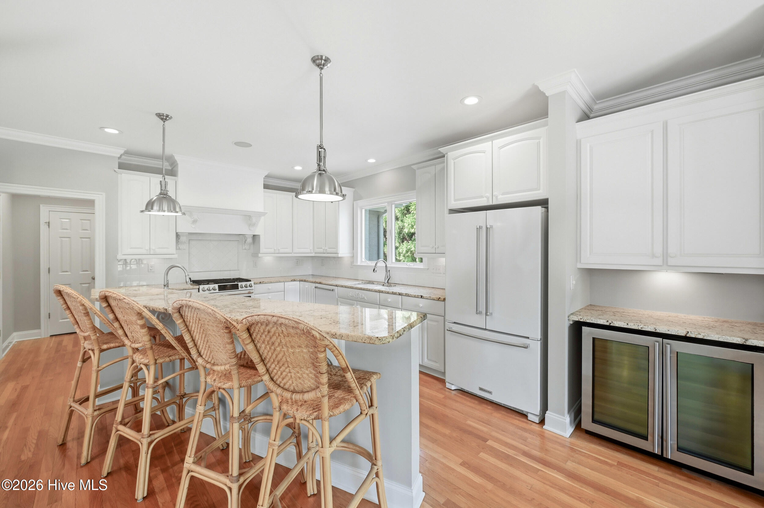 100566149 | Photo 19