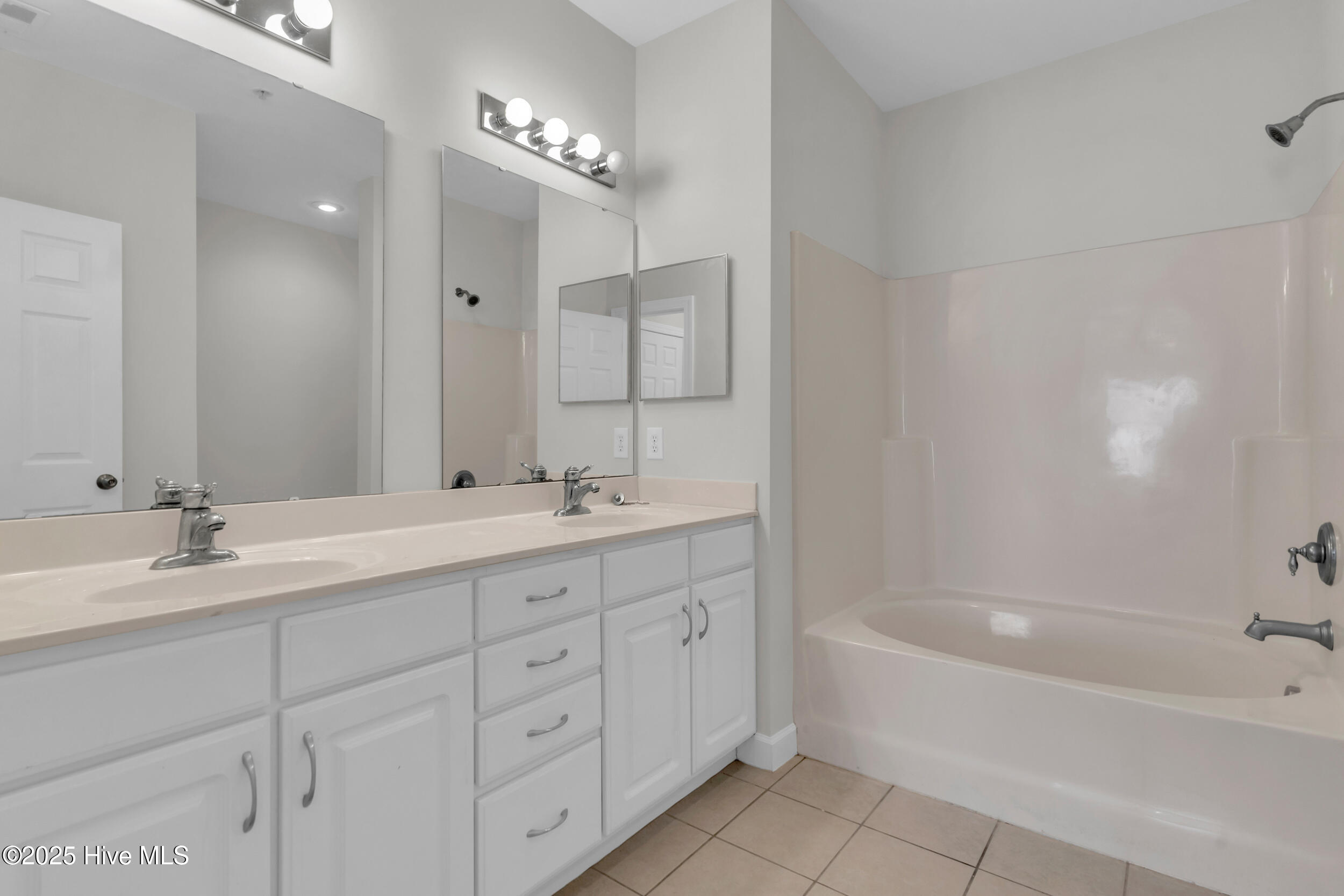 2820 Bloomfield Lane Unit 204, Wilmington, NC 28412 – photo 18: 22_2820 bloomfield ln-00022
