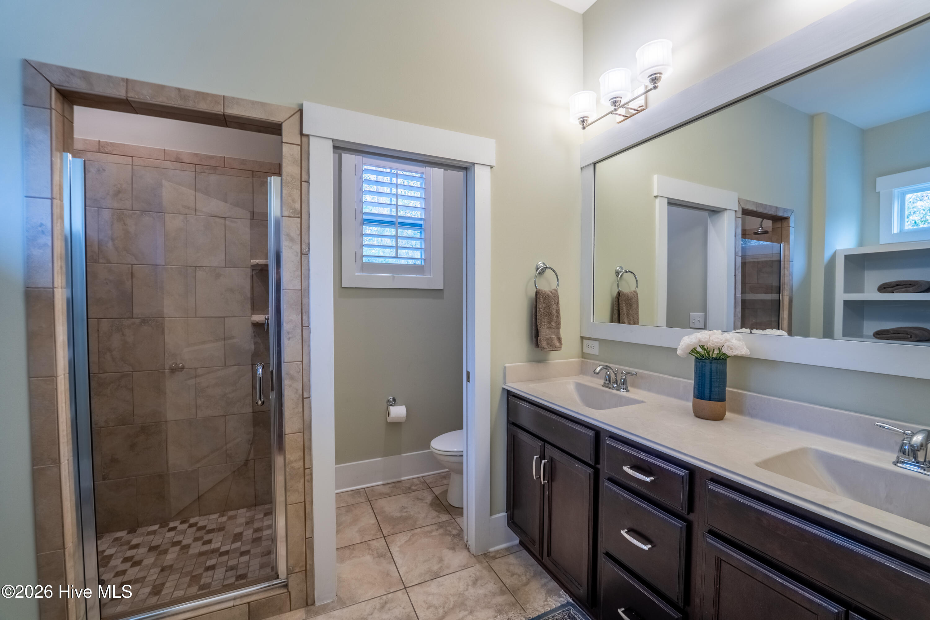 100564724 | Photo 12