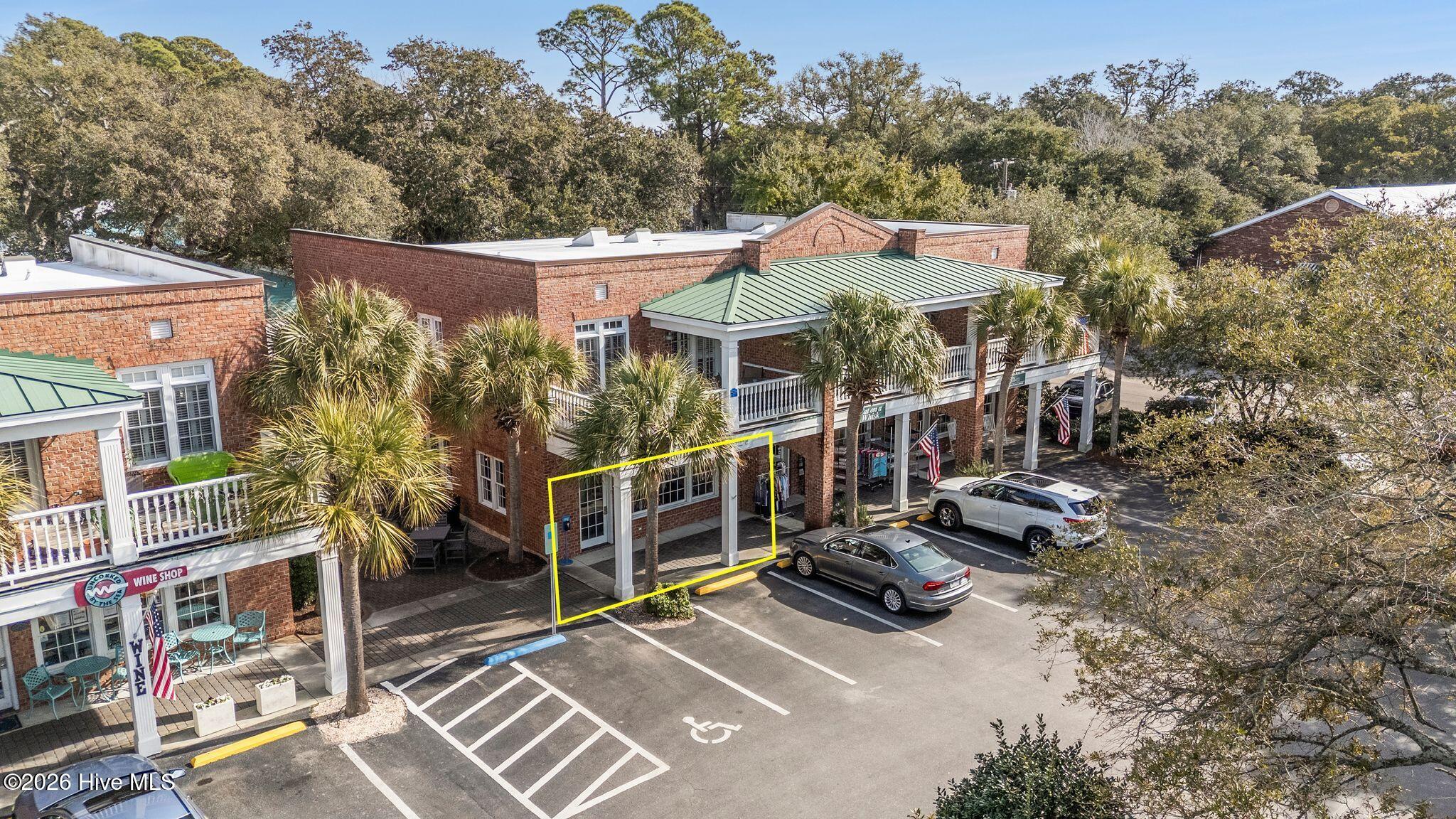 100550657 | Photo 24