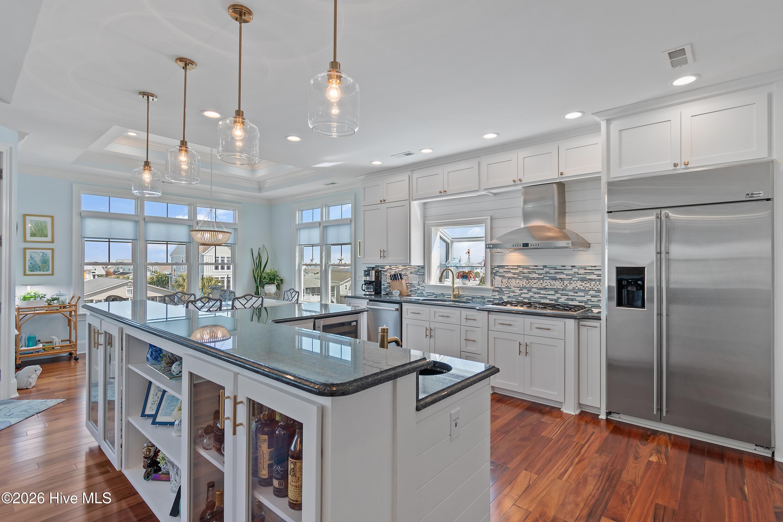 100562772 | Photo 25