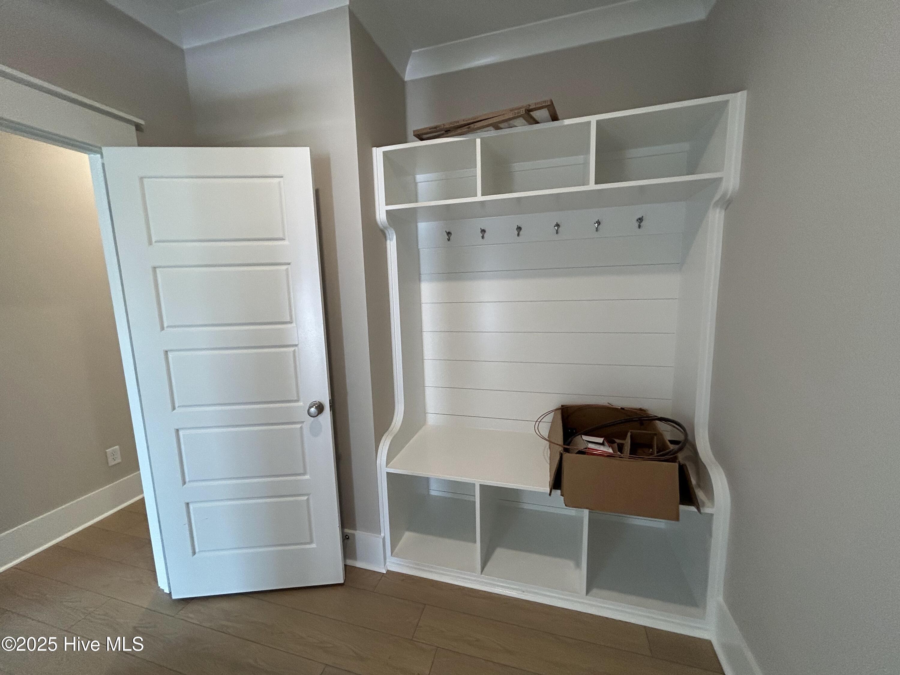 100520251 | Photo 16