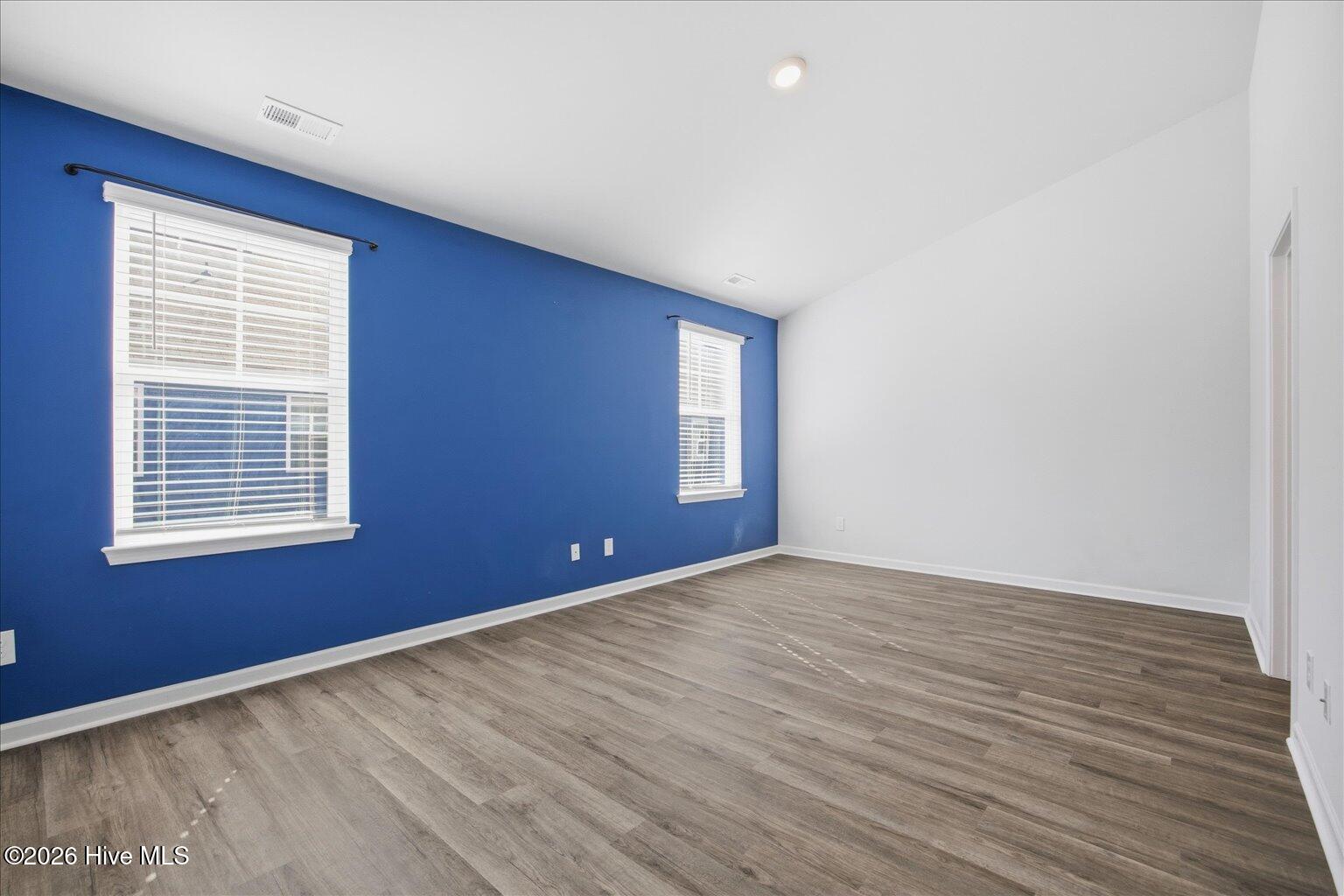 100548049 | Photo 61