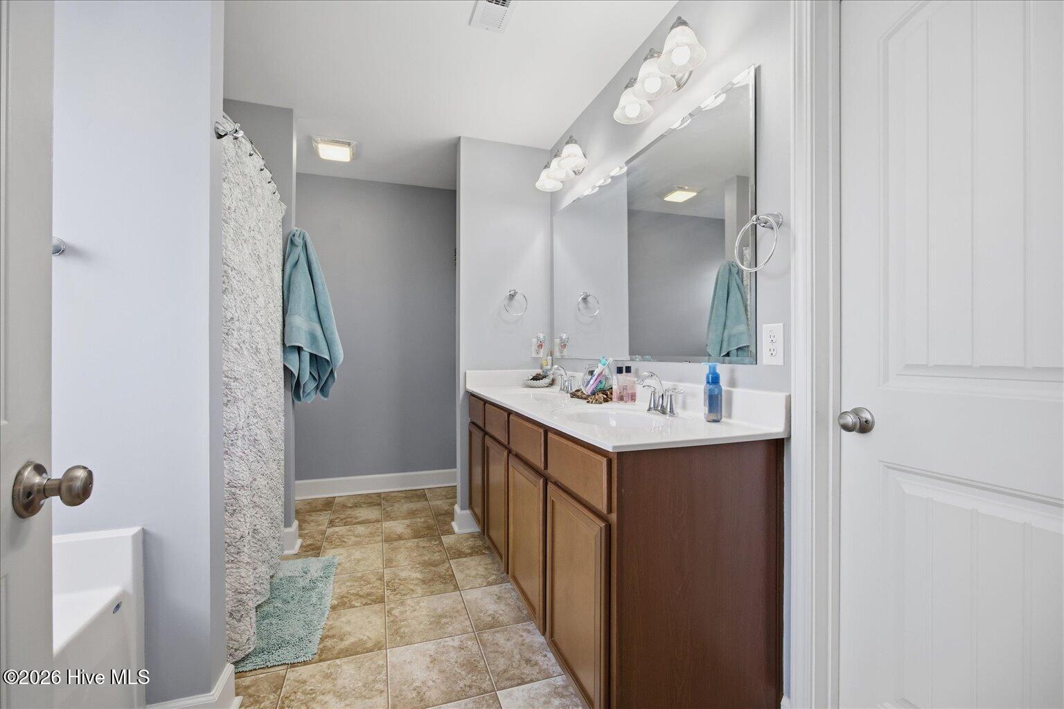 100563352 | Photo 29