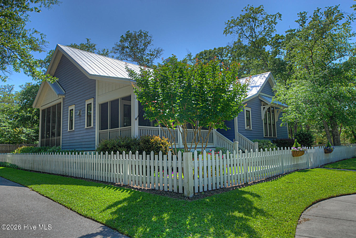 100562765 | Photo 21