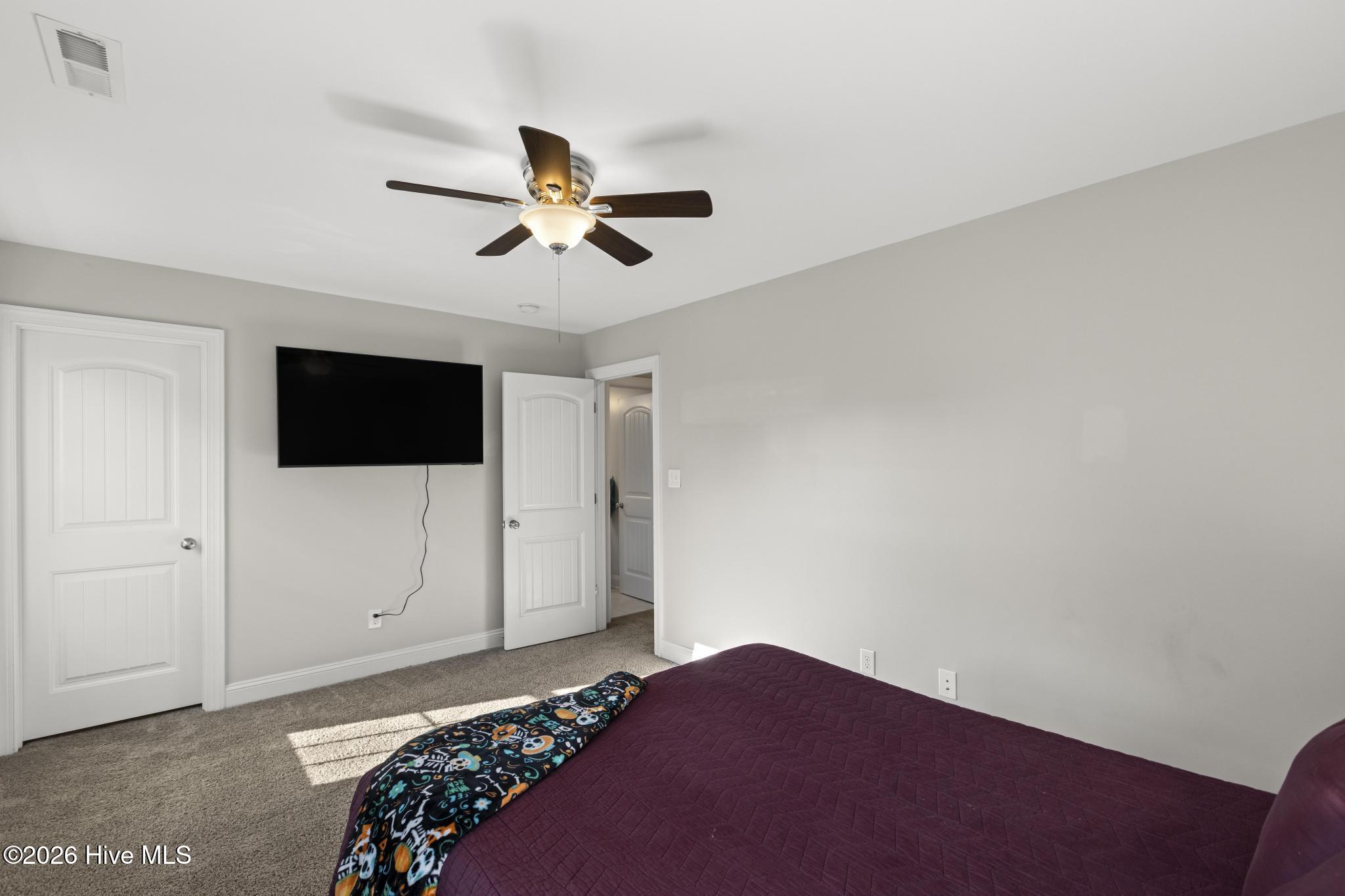 100553359 | Photo 33