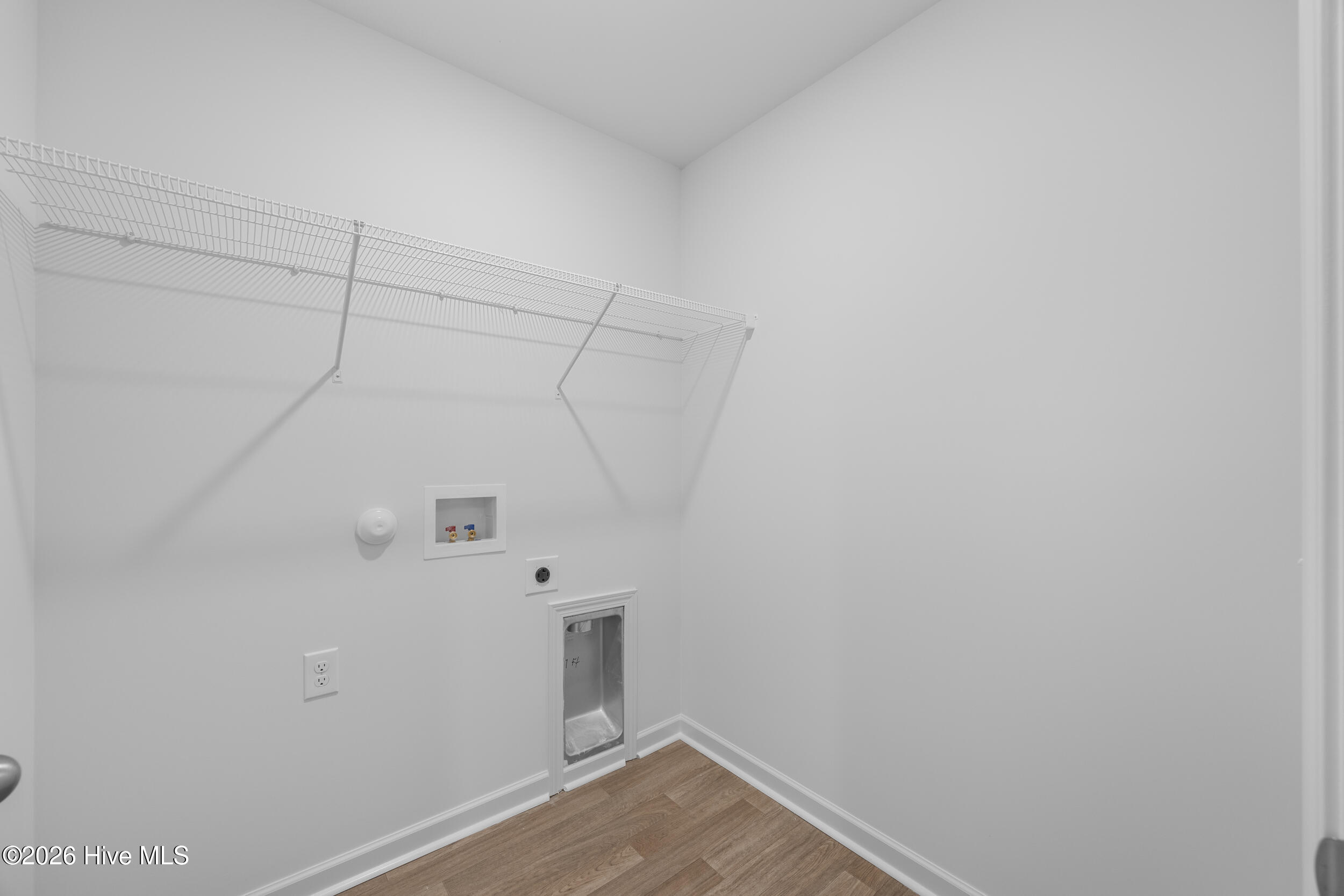 100548056 | Photo 16