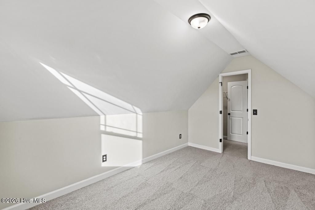 100566297 | Photo 25