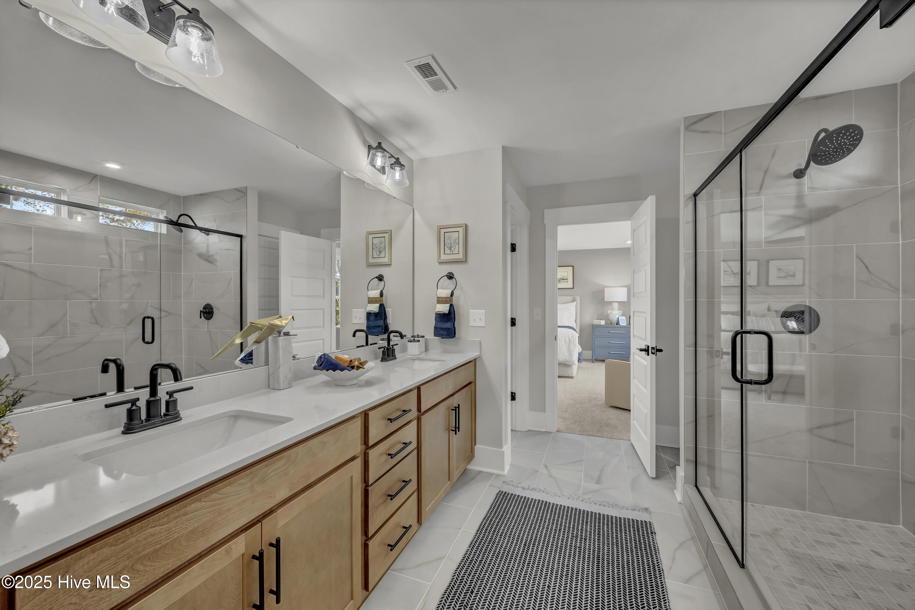 100539486 | Photo 23