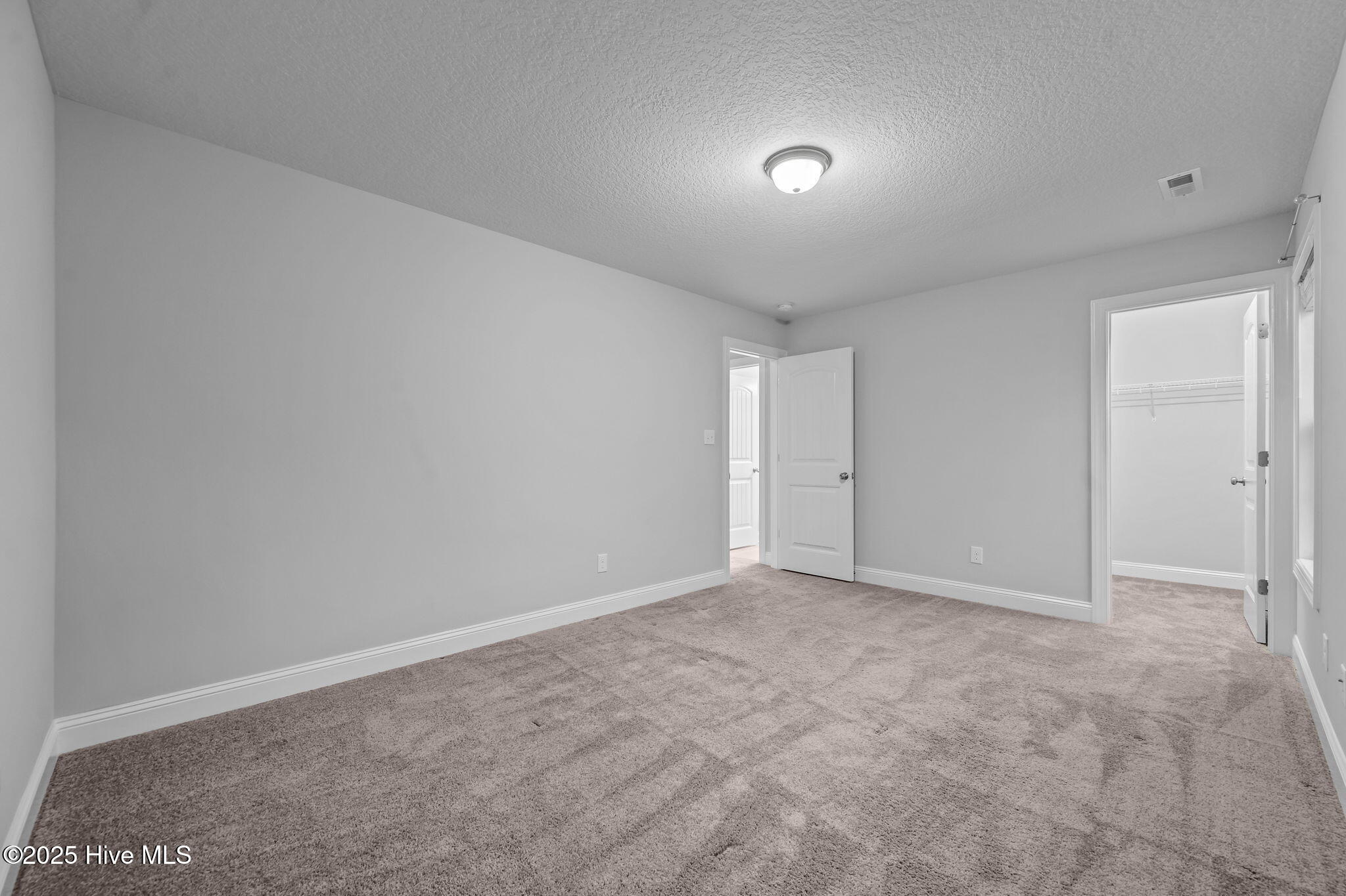 100546681 | Photo 47