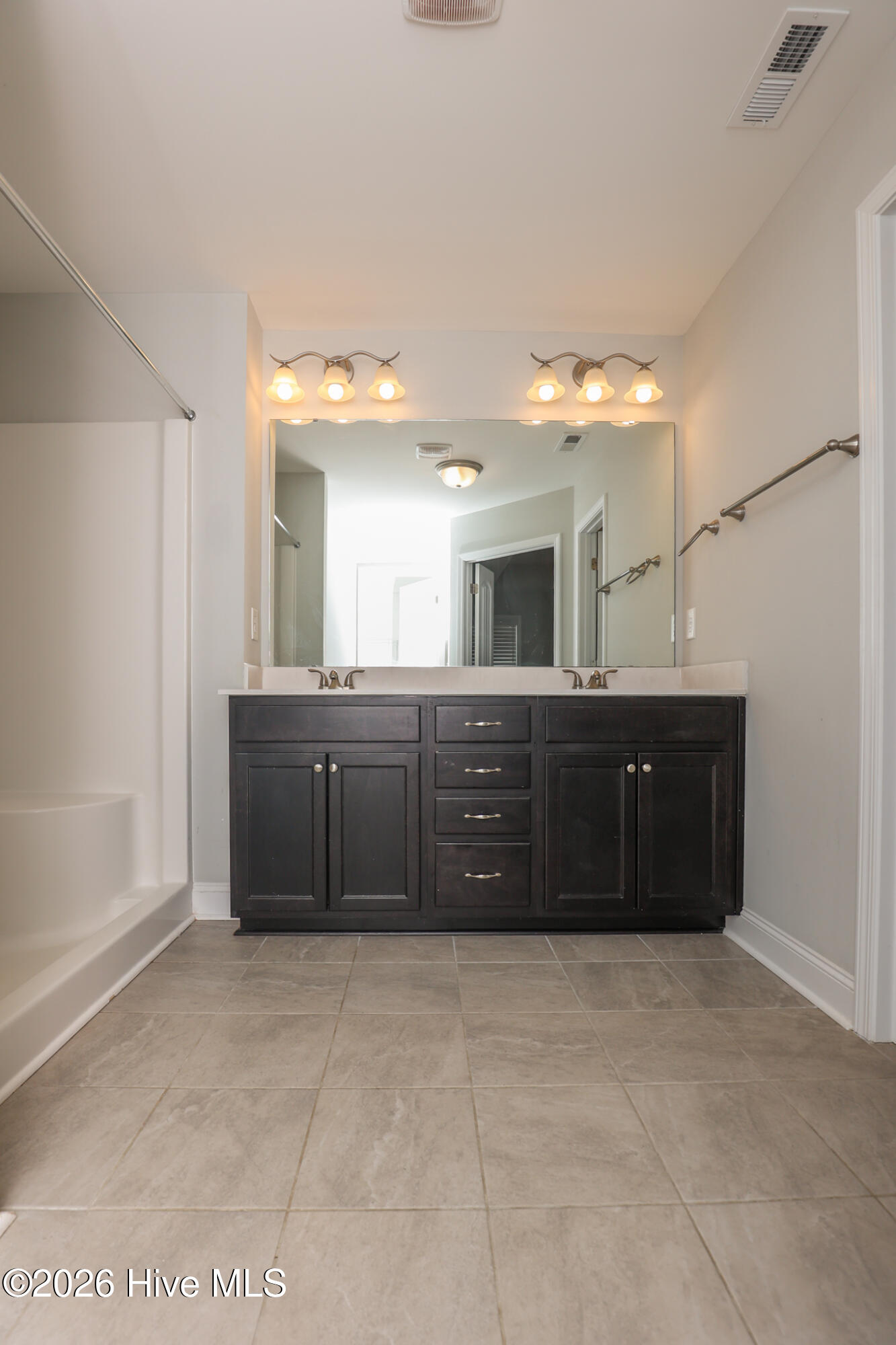 100559393 | Photo 21