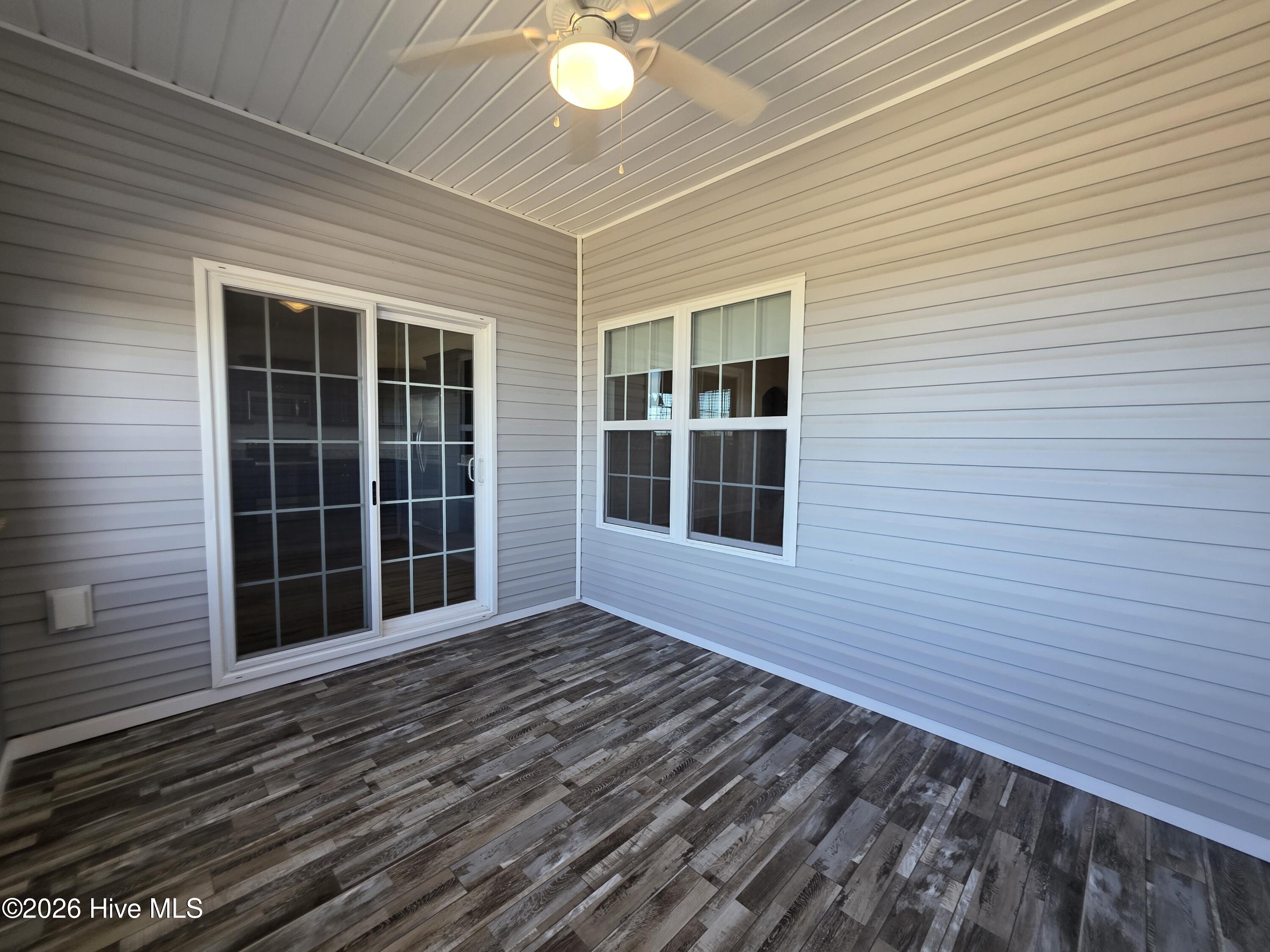 100562306 | Photo 22