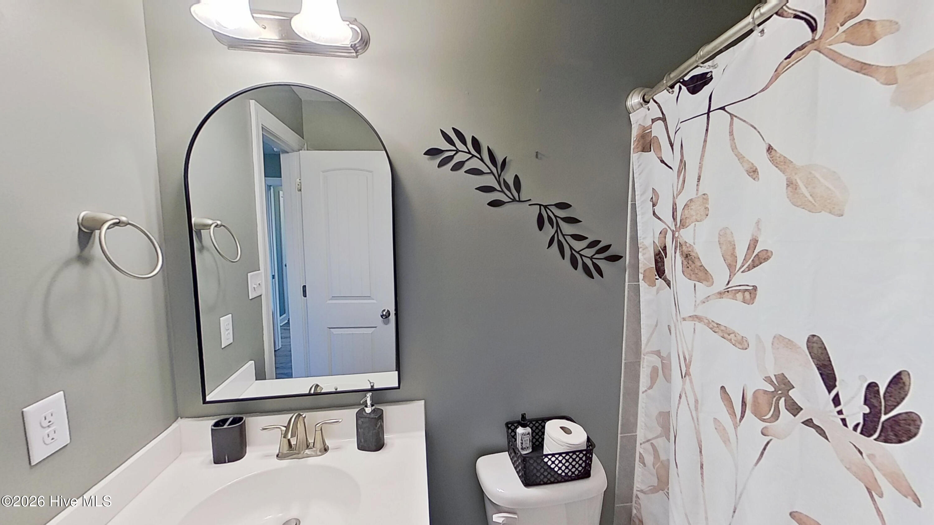 100566911 | Photo 24