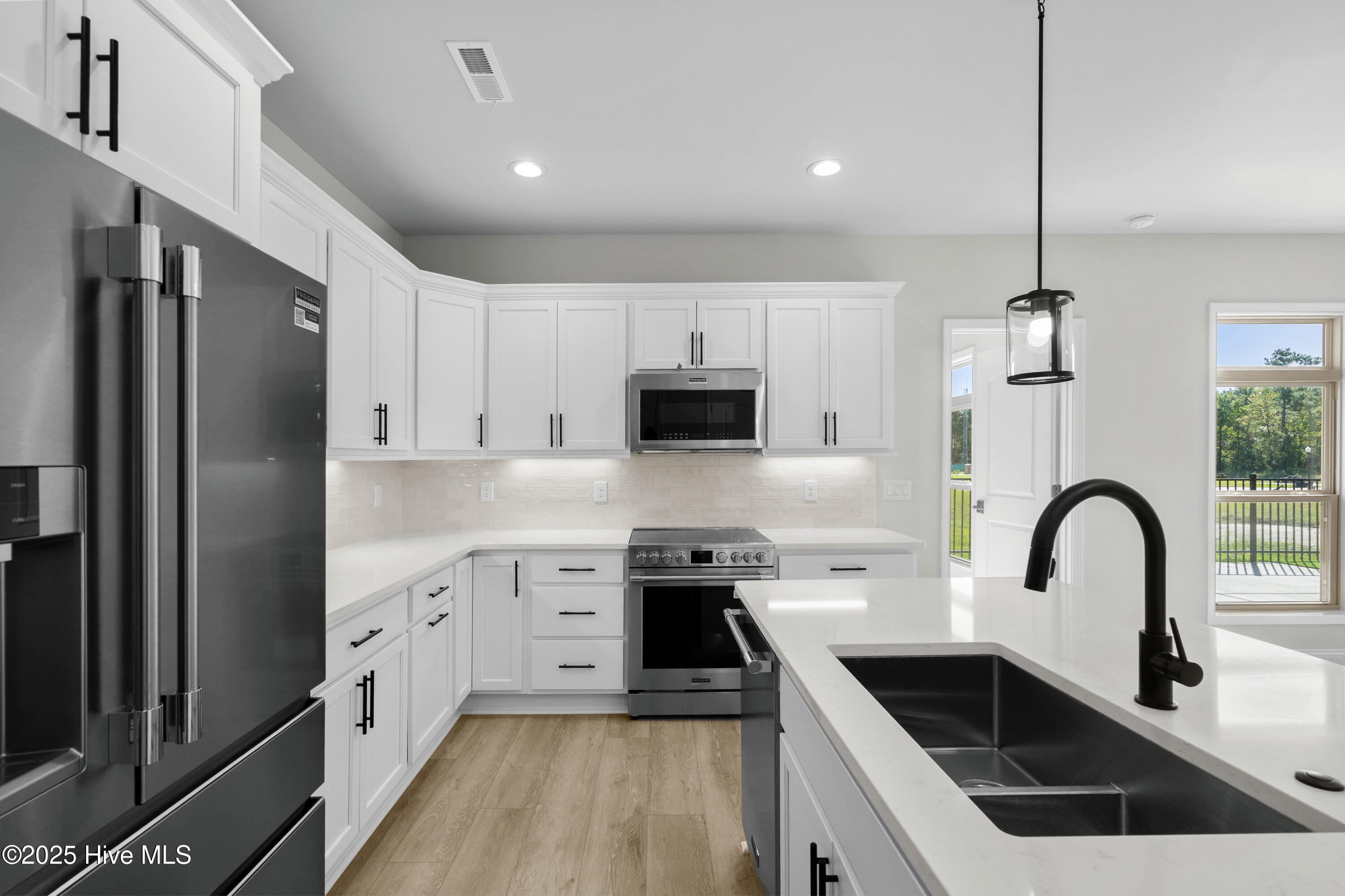 100487215 | Photo 21