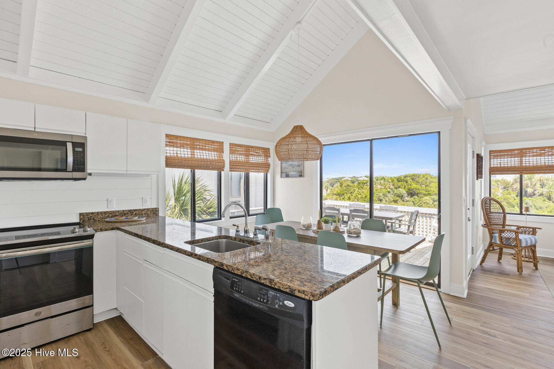 100540785 | Photo 20