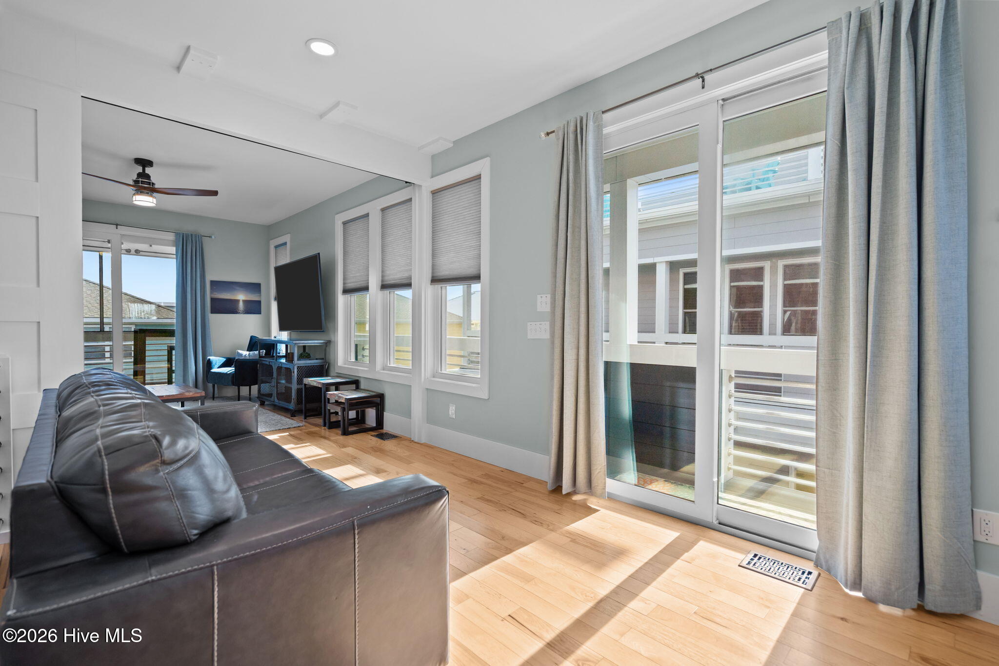 100552743 | Photo 36