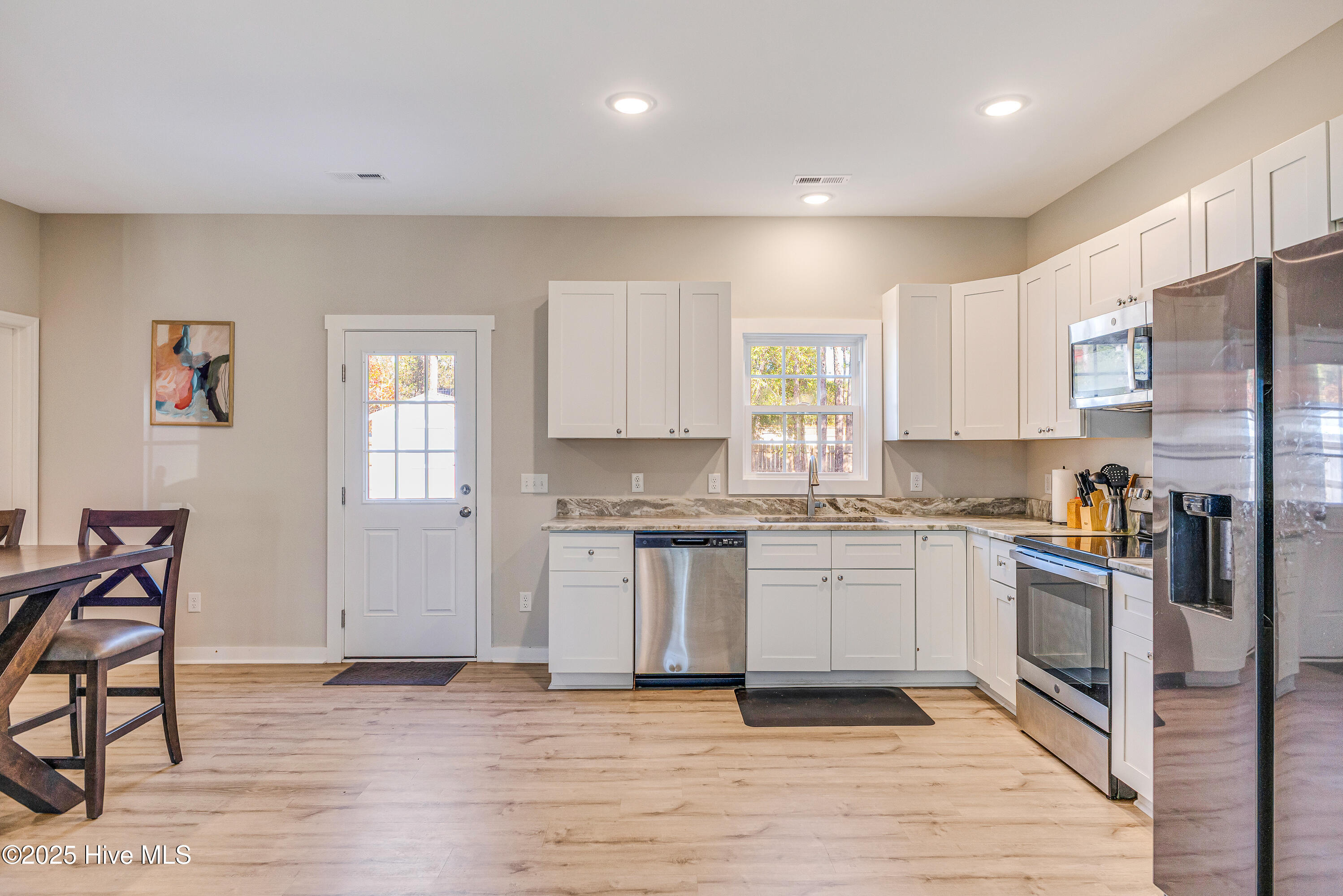 100542272 | Photo 11