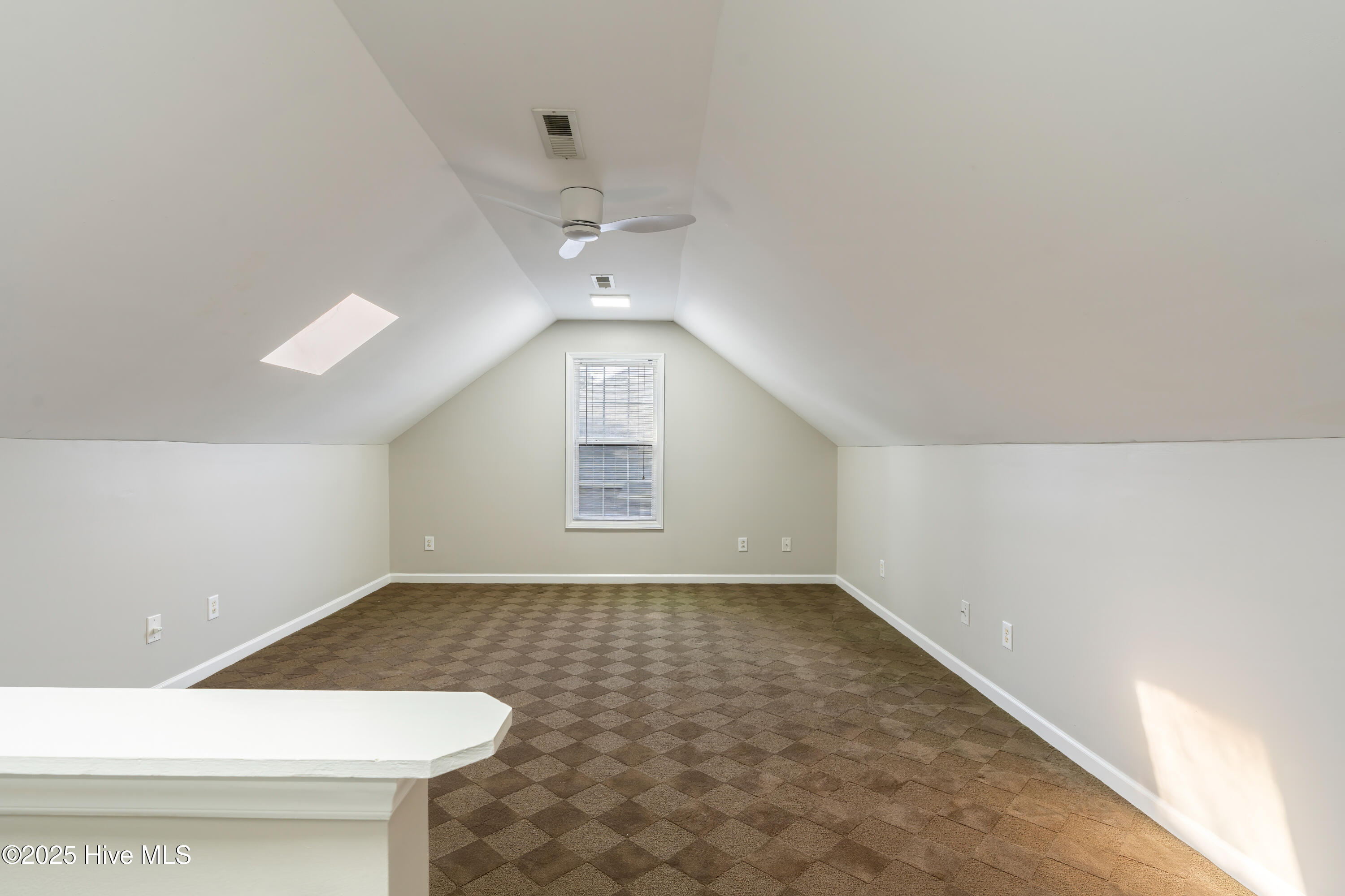 100543647 | Photo 17