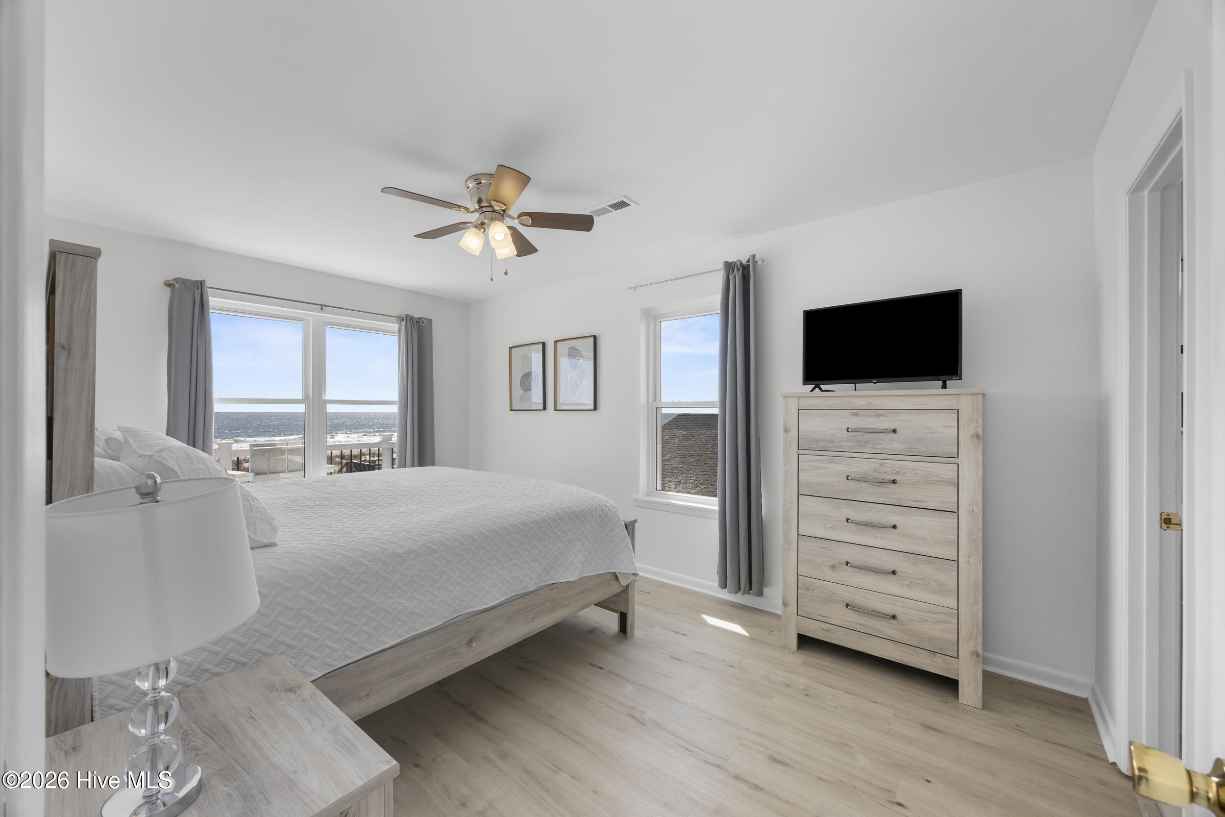 100561648 | Photo 26