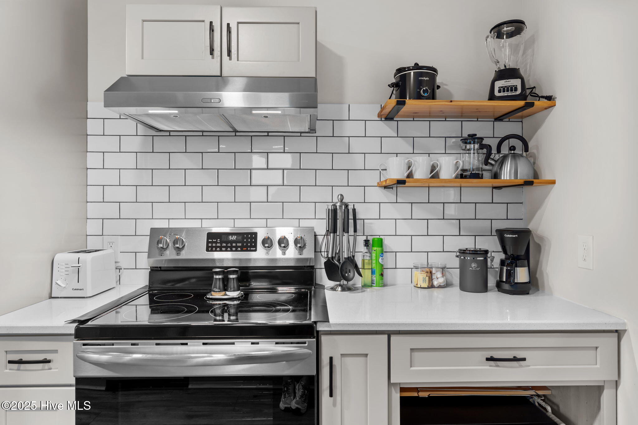 100526073 | Photo 44