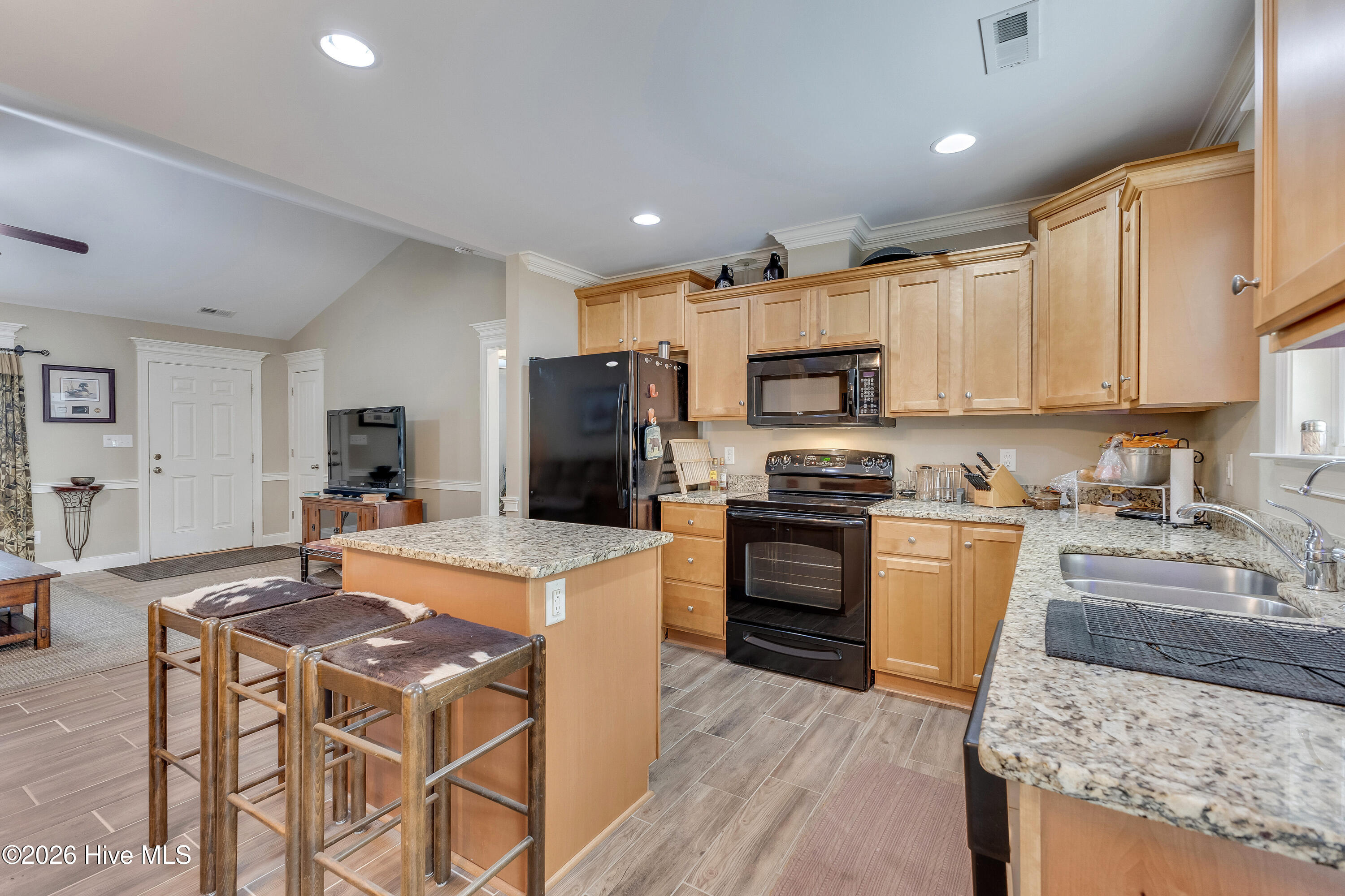 100551566 | Photo 14