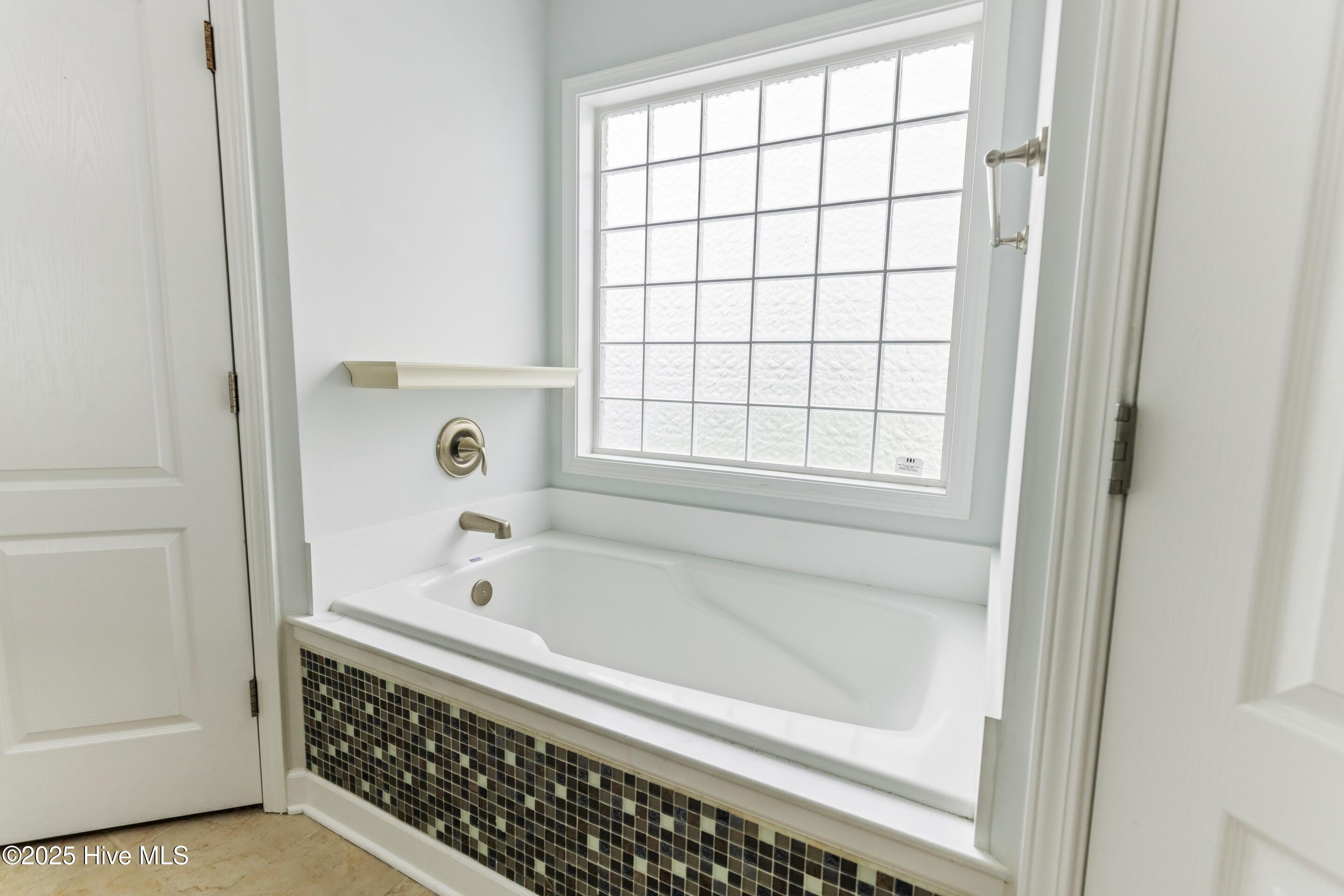 100527201 | Photo 28