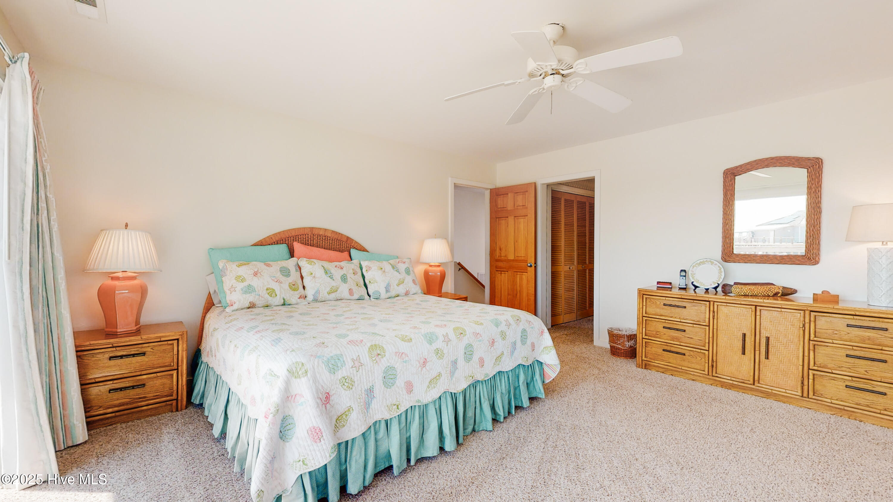 100529389 | Photo 23