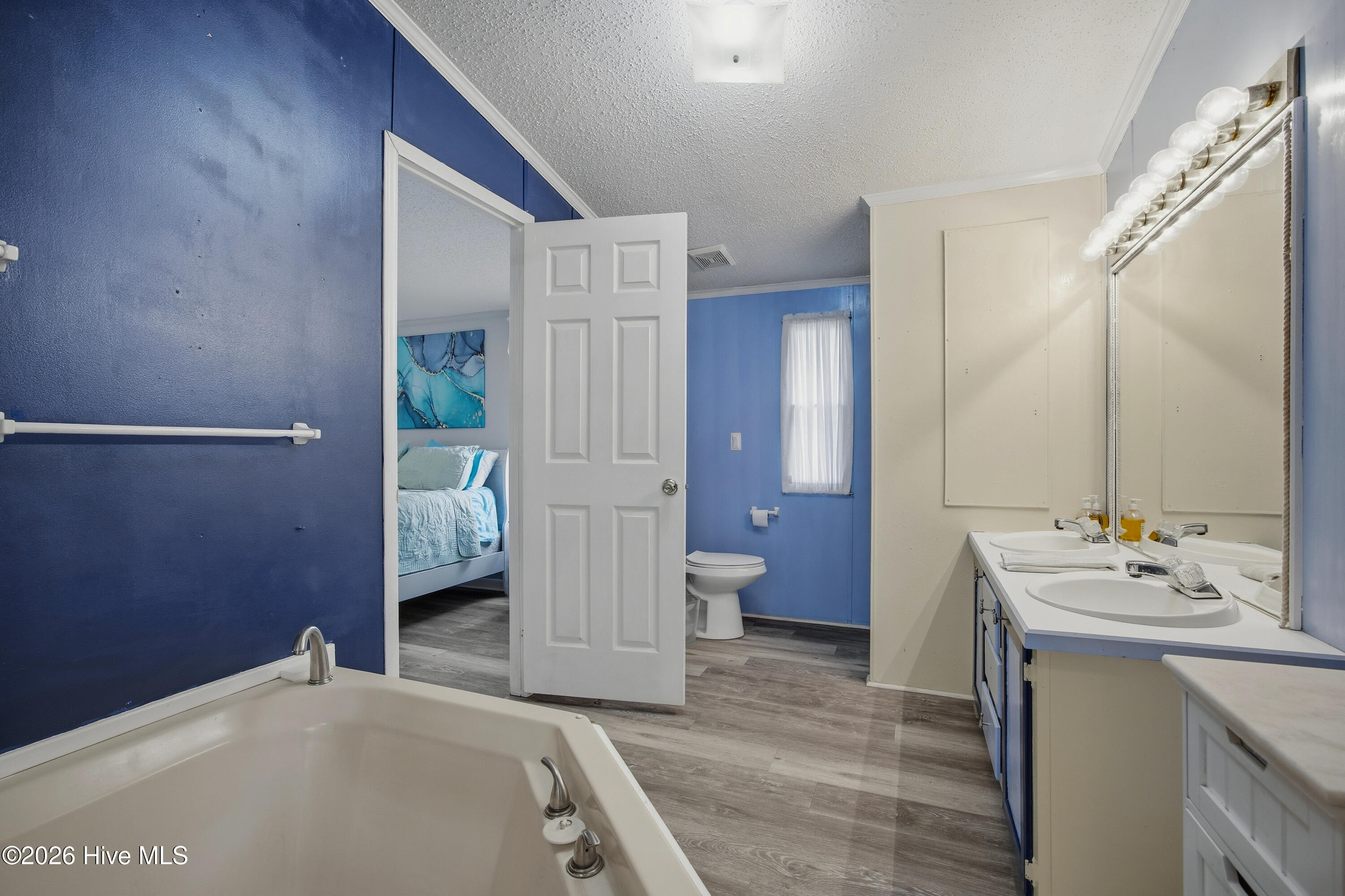 100565028 | Photo 26