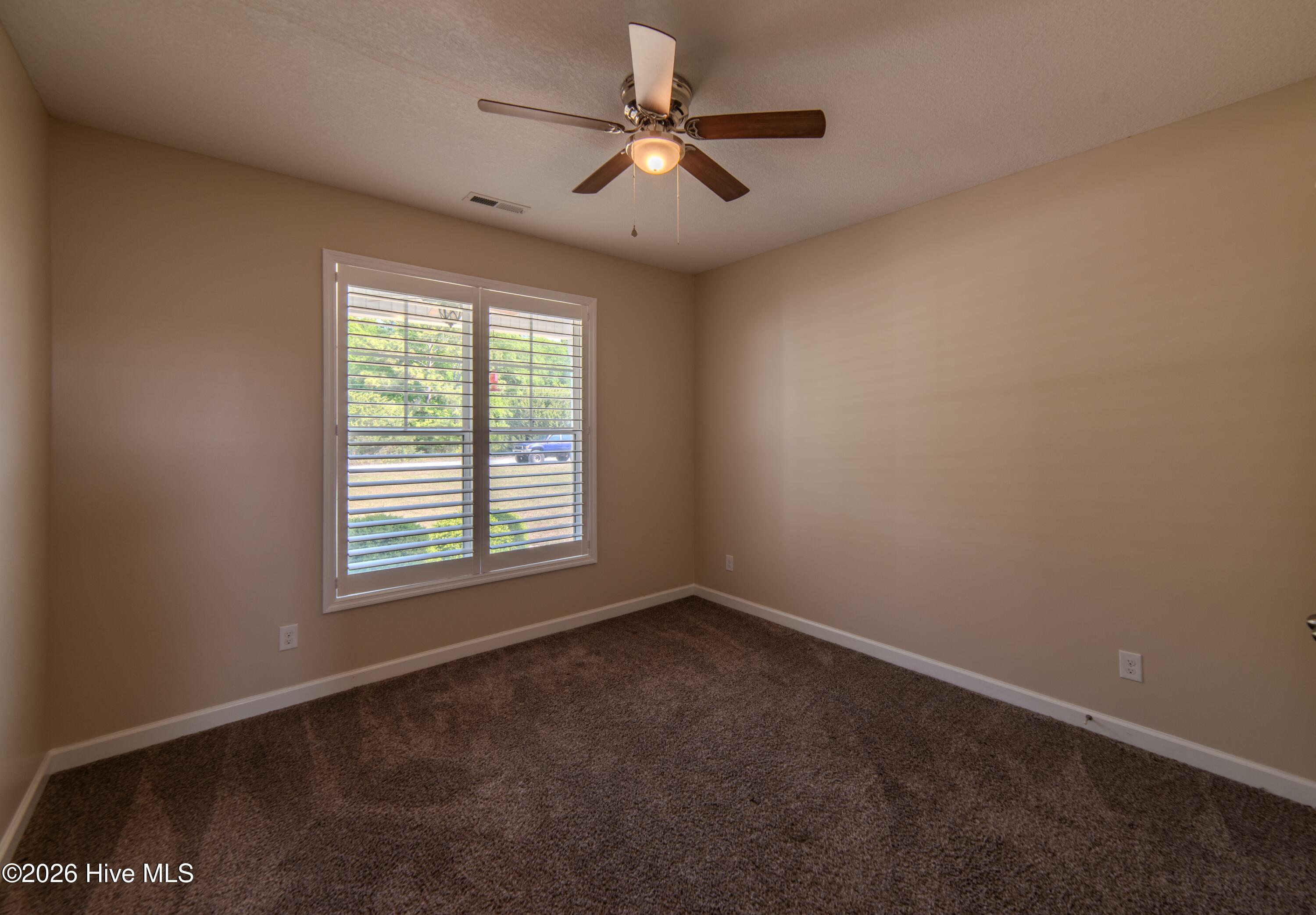 100568858 | Photo 15