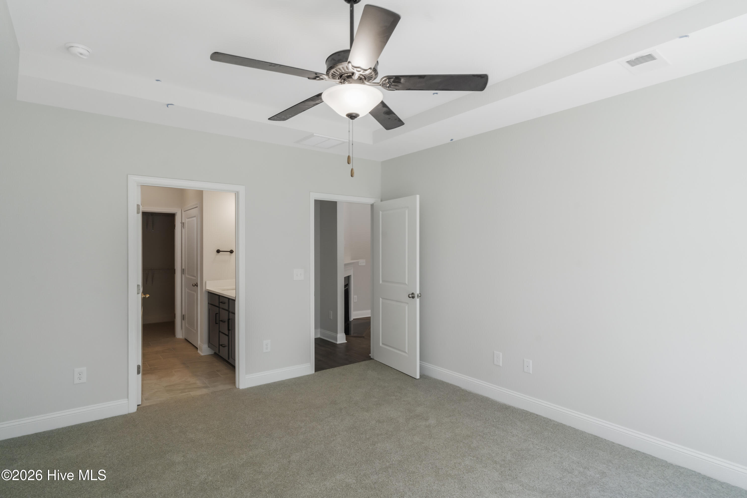 100560345 | Photo 19