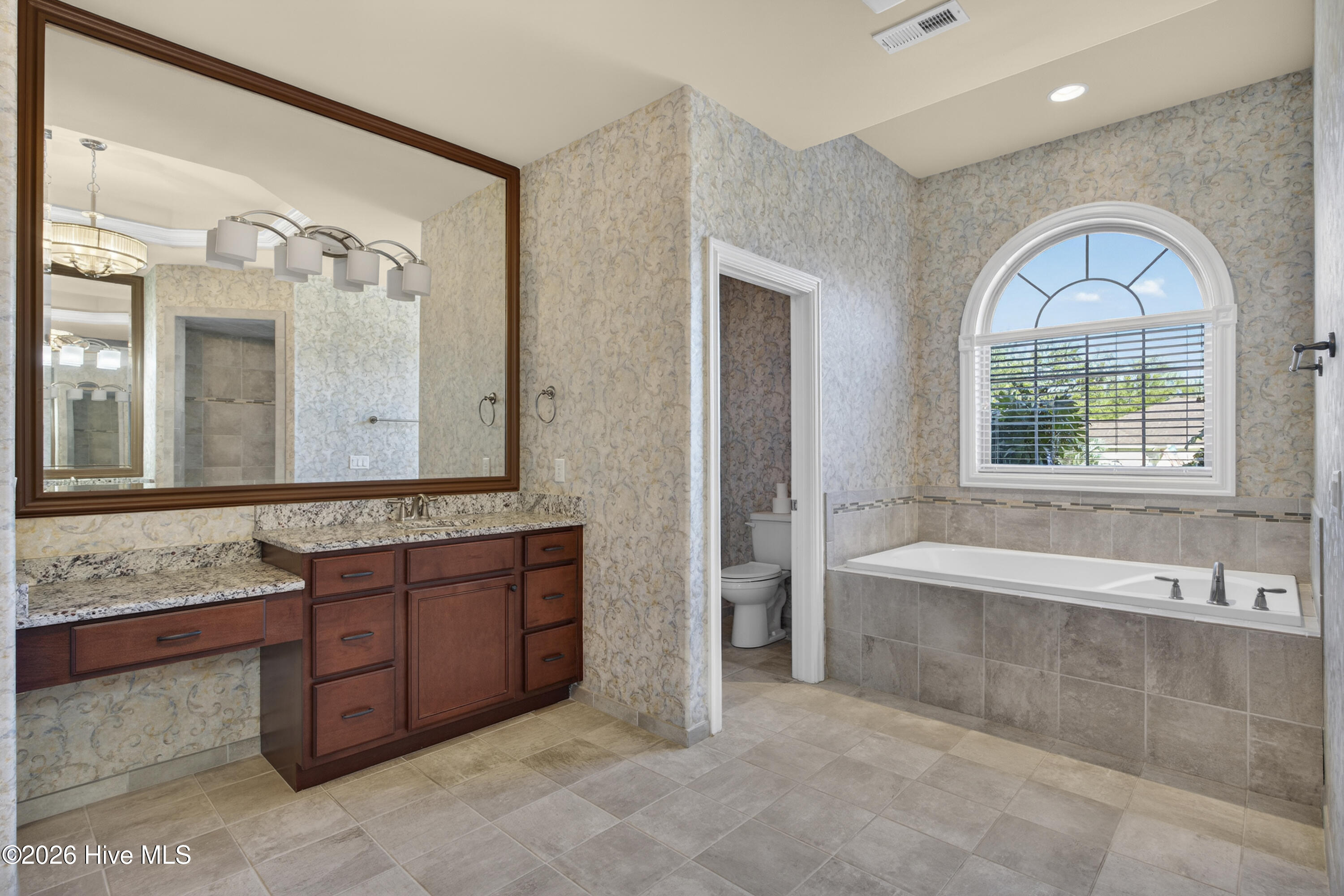 100550633 | Photo 20