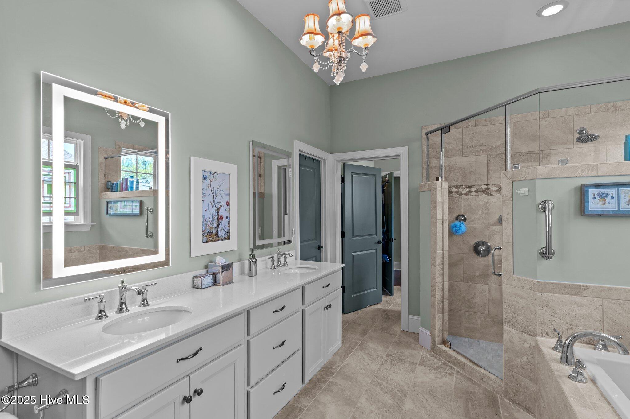 100513257 | Photo 32