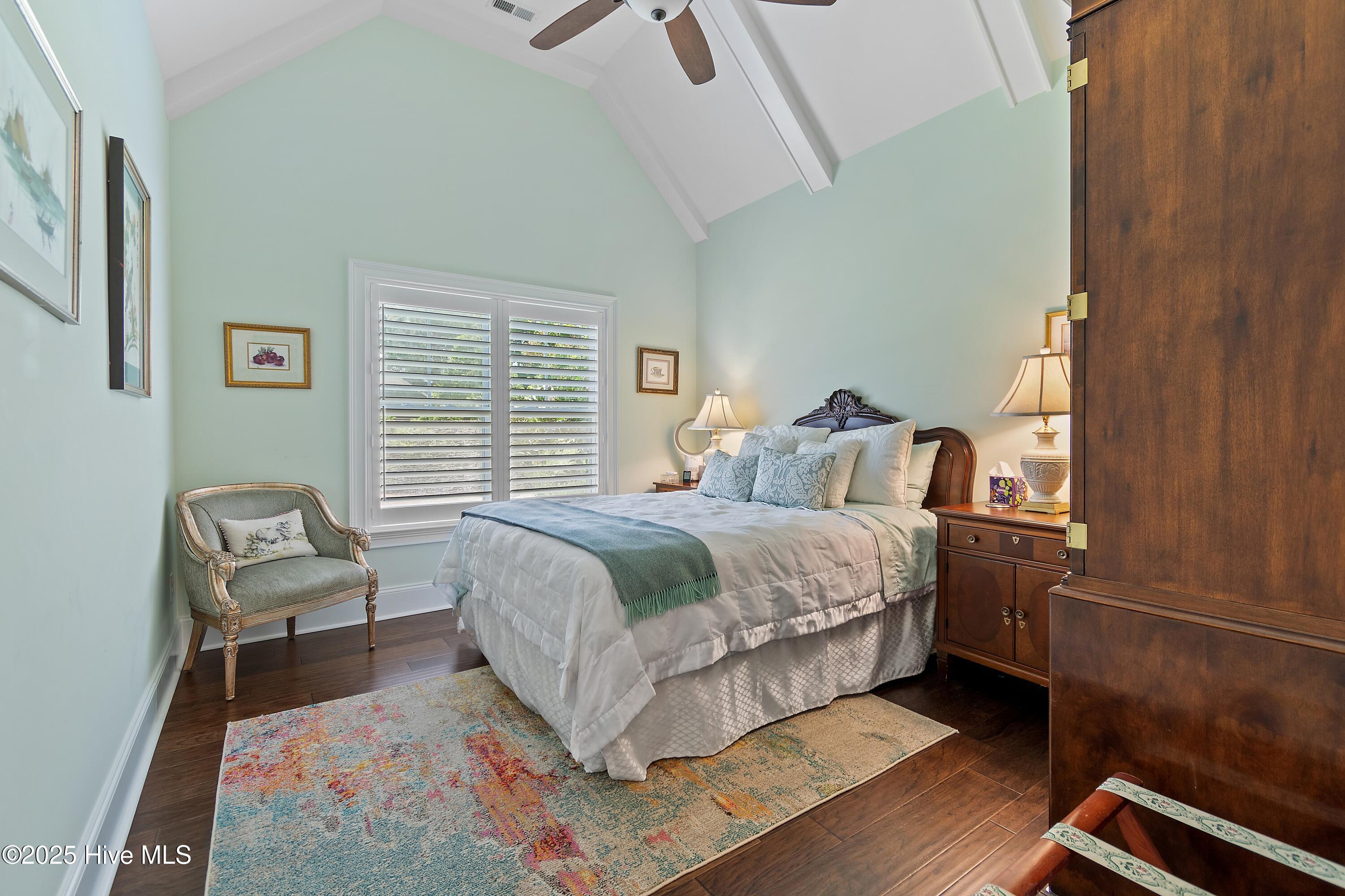 100524697 | Photo 12