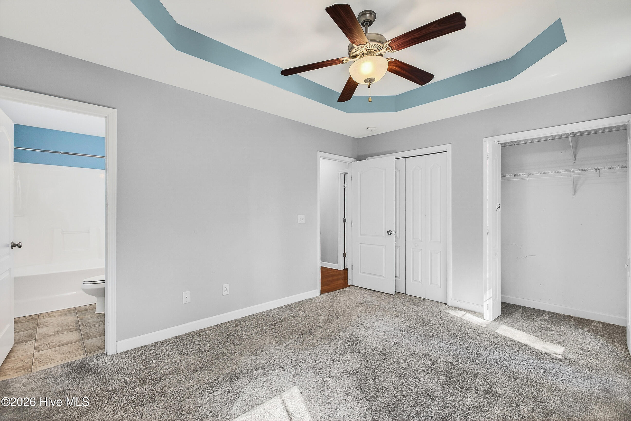 100553930 | Photo 12