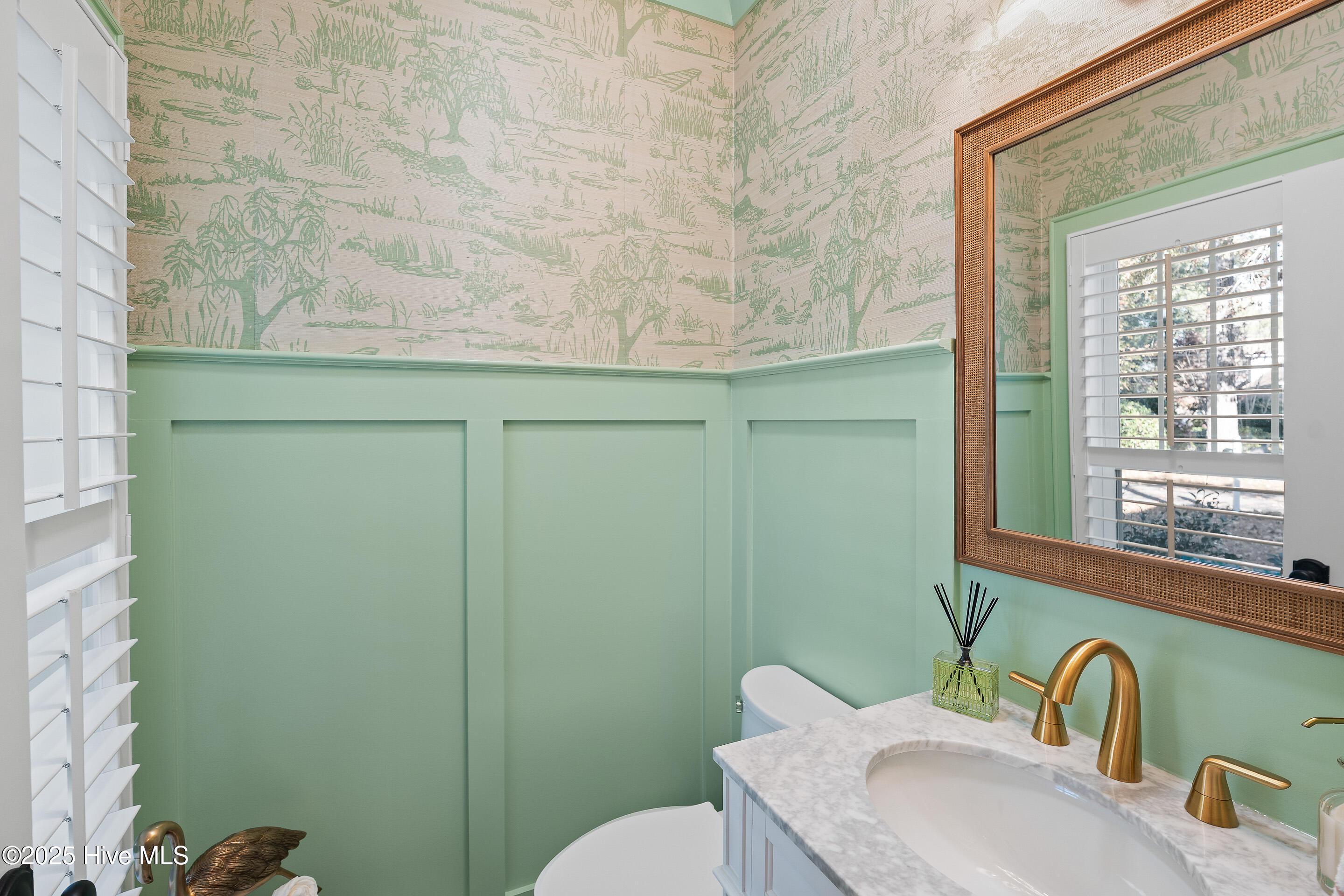 100547922 | Photo 15