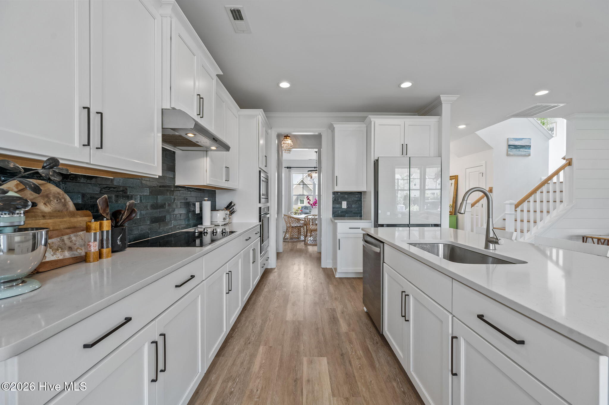 100566111 | Photo 11